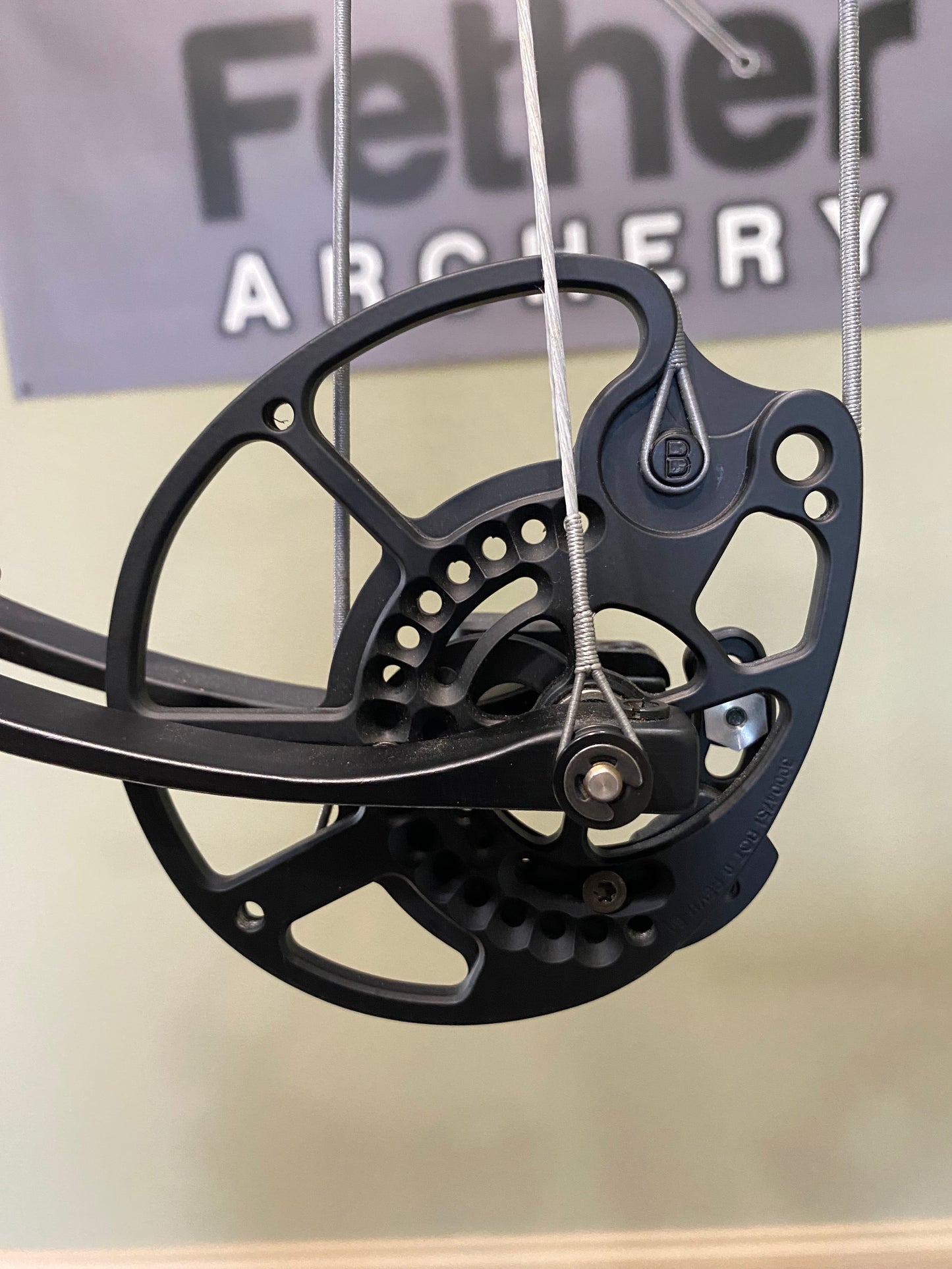 Elite Archery Ember RTS Compound Bow – Used | Right Hand, Outdoor Green