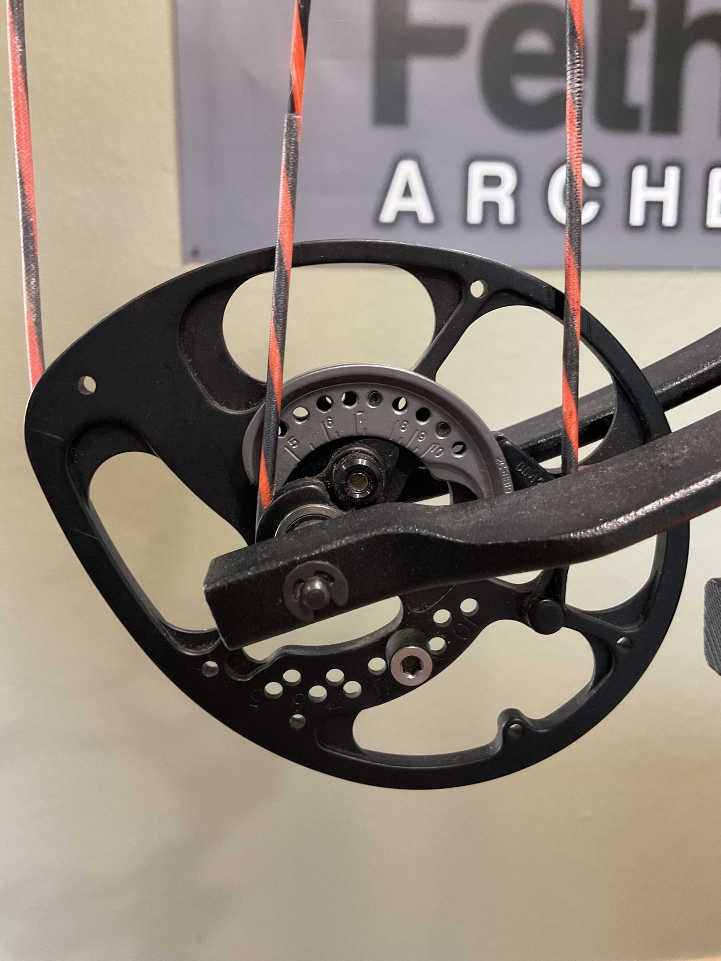 Bear Archery Threat RTH Compound Bow — 70lb RH
