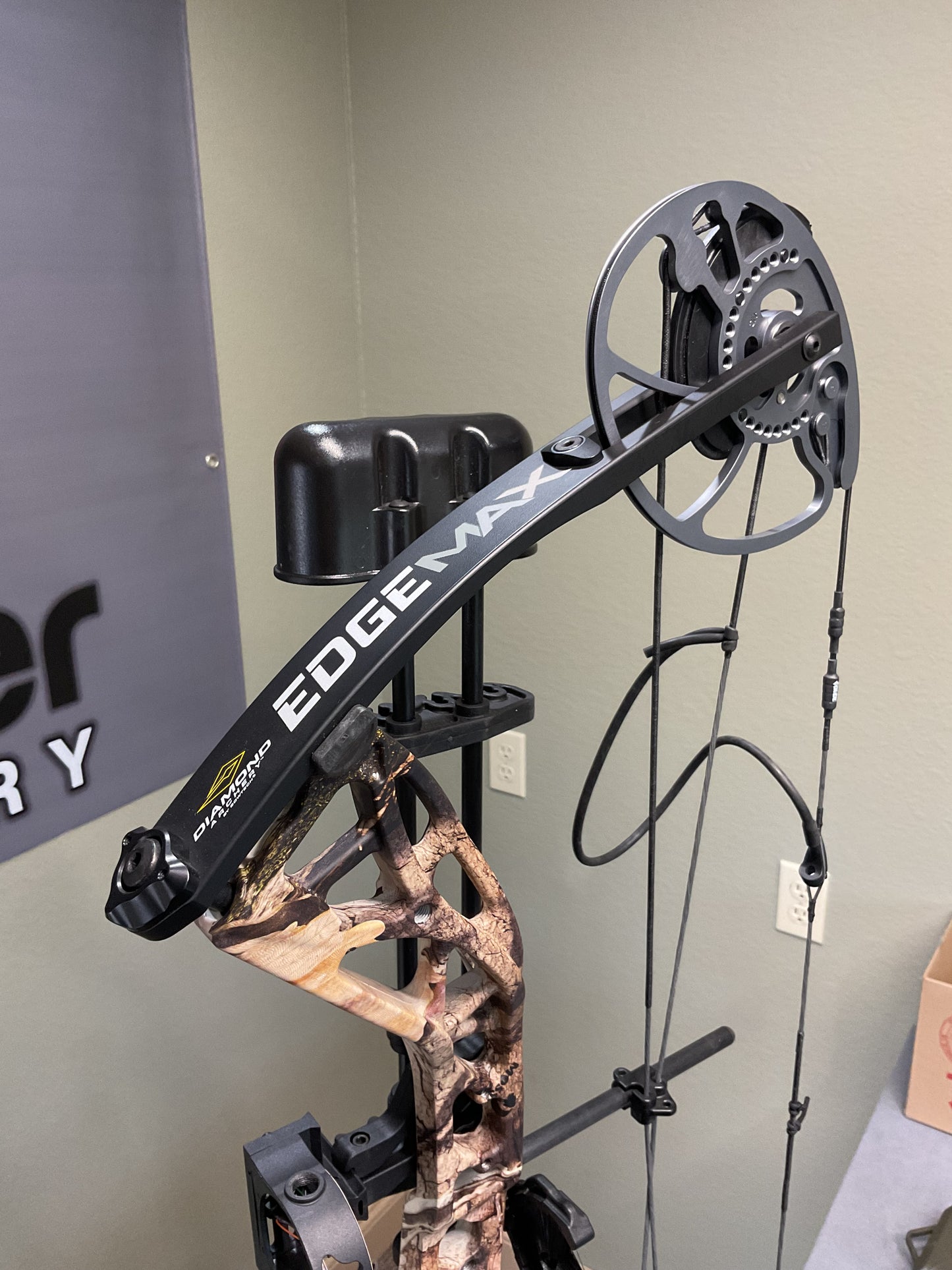 Diamond Edge Max 20-70Lb Right Hand Camo (Used)
