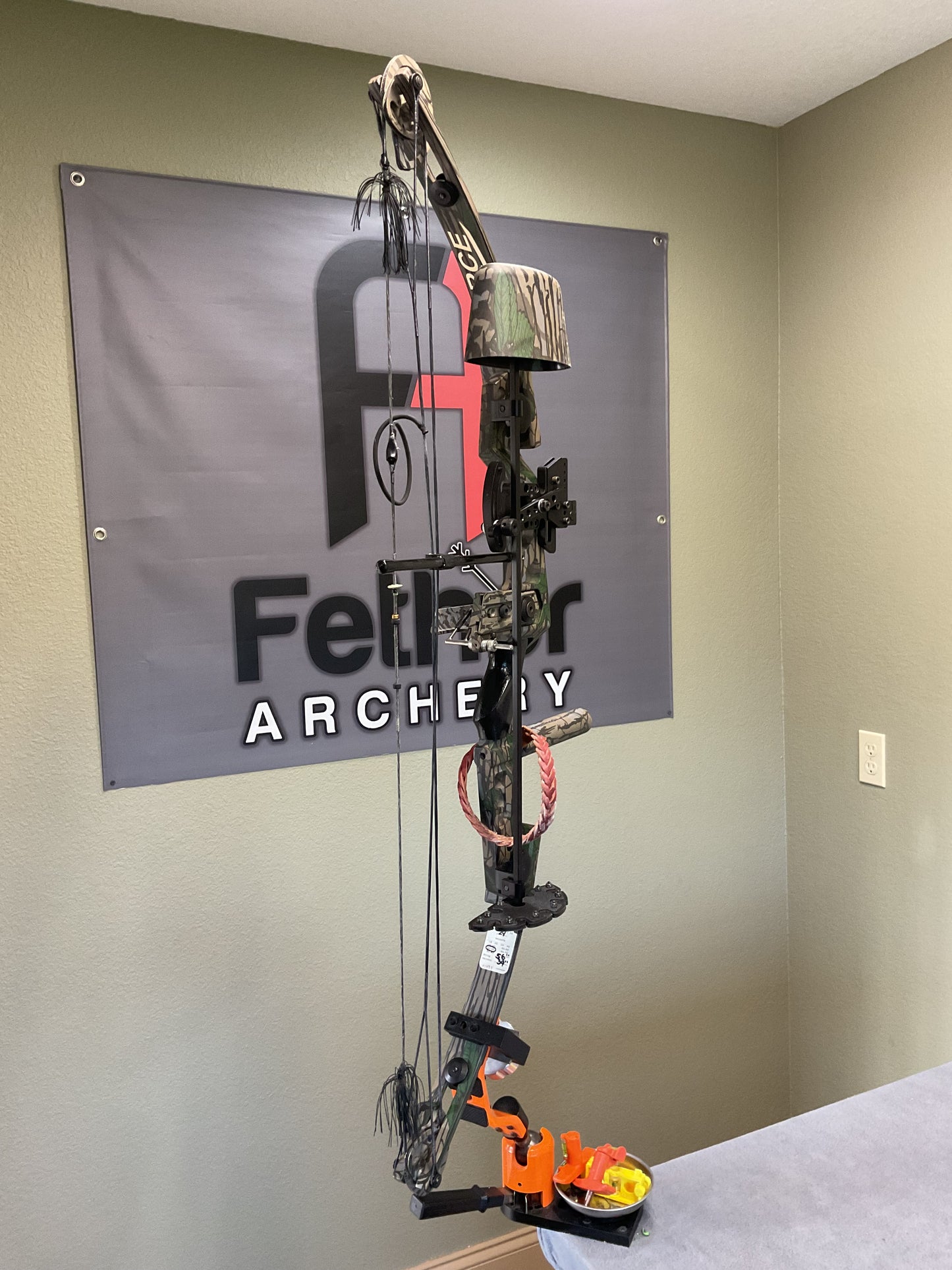 High Country Force 60Lb, RH, 29"DL (Used)