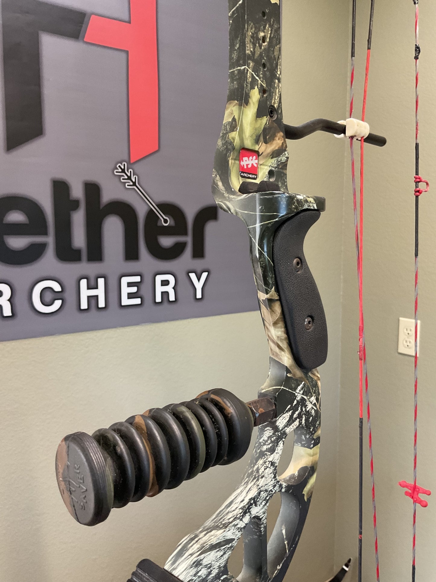 PSE Stinger 60lb RH Camo Compound Bow (Used)