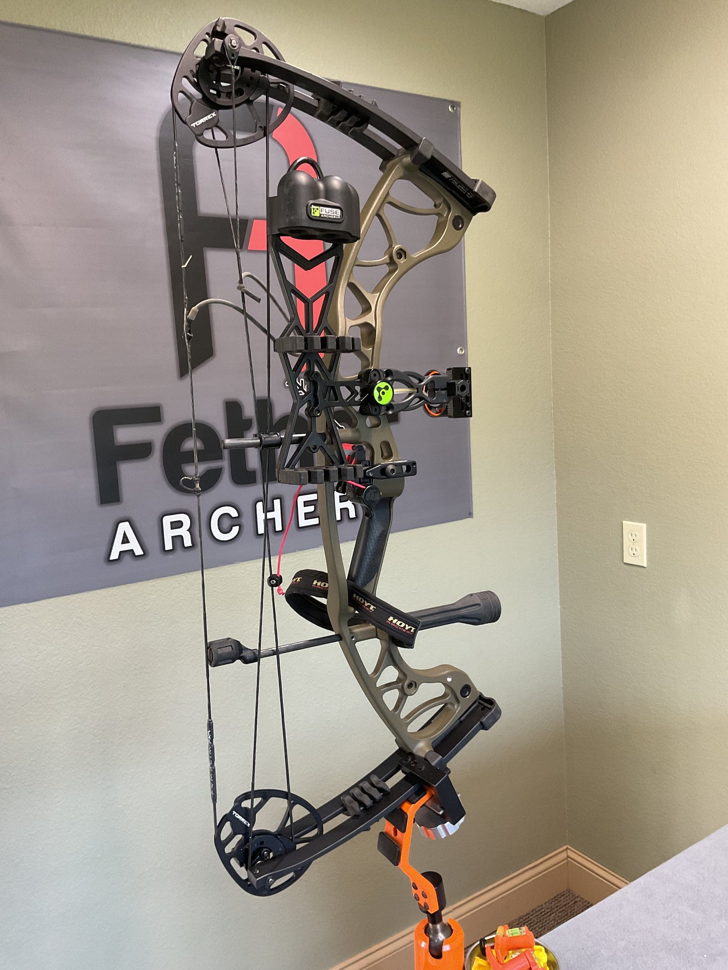 Hoyt Torrex 70Lb RH Right Hand 26-30in DL Wilderness Green (Used)