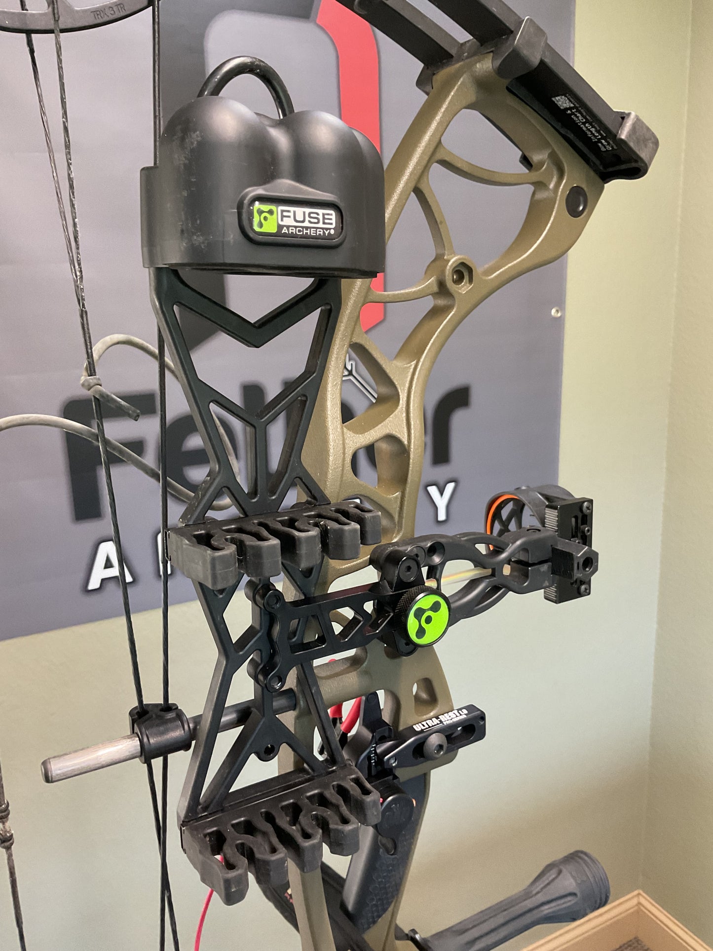 Hoyt Torrex 70Lb RH Right Hand 26-30in DL Wilderness Green (Used)