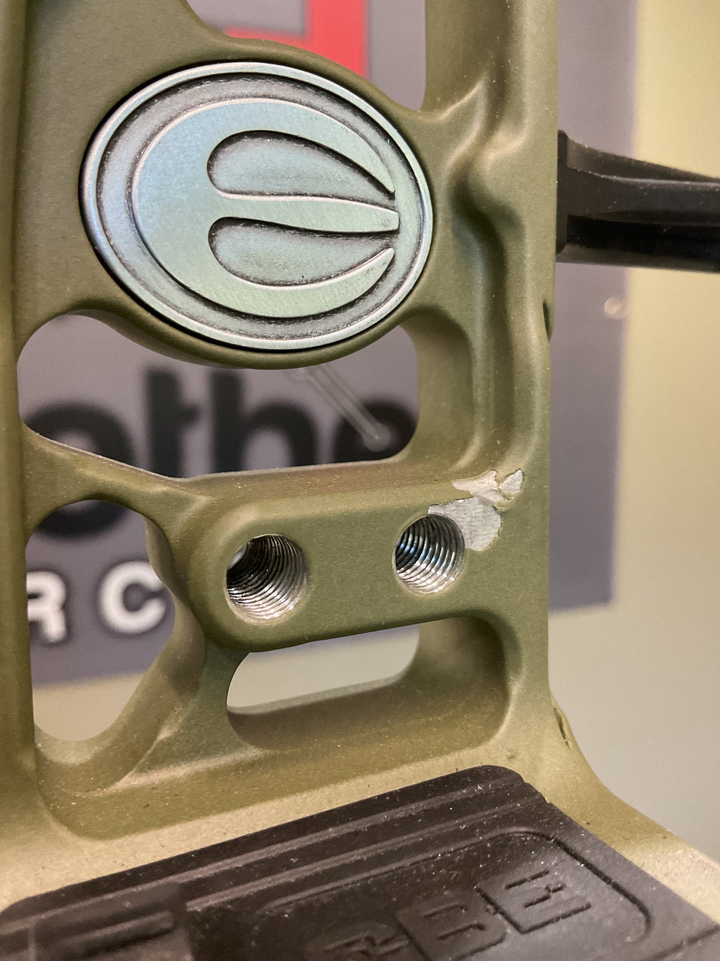 Elite Archery Varos Compound Bow – Used | Right Hand, 70lb, OD Green
