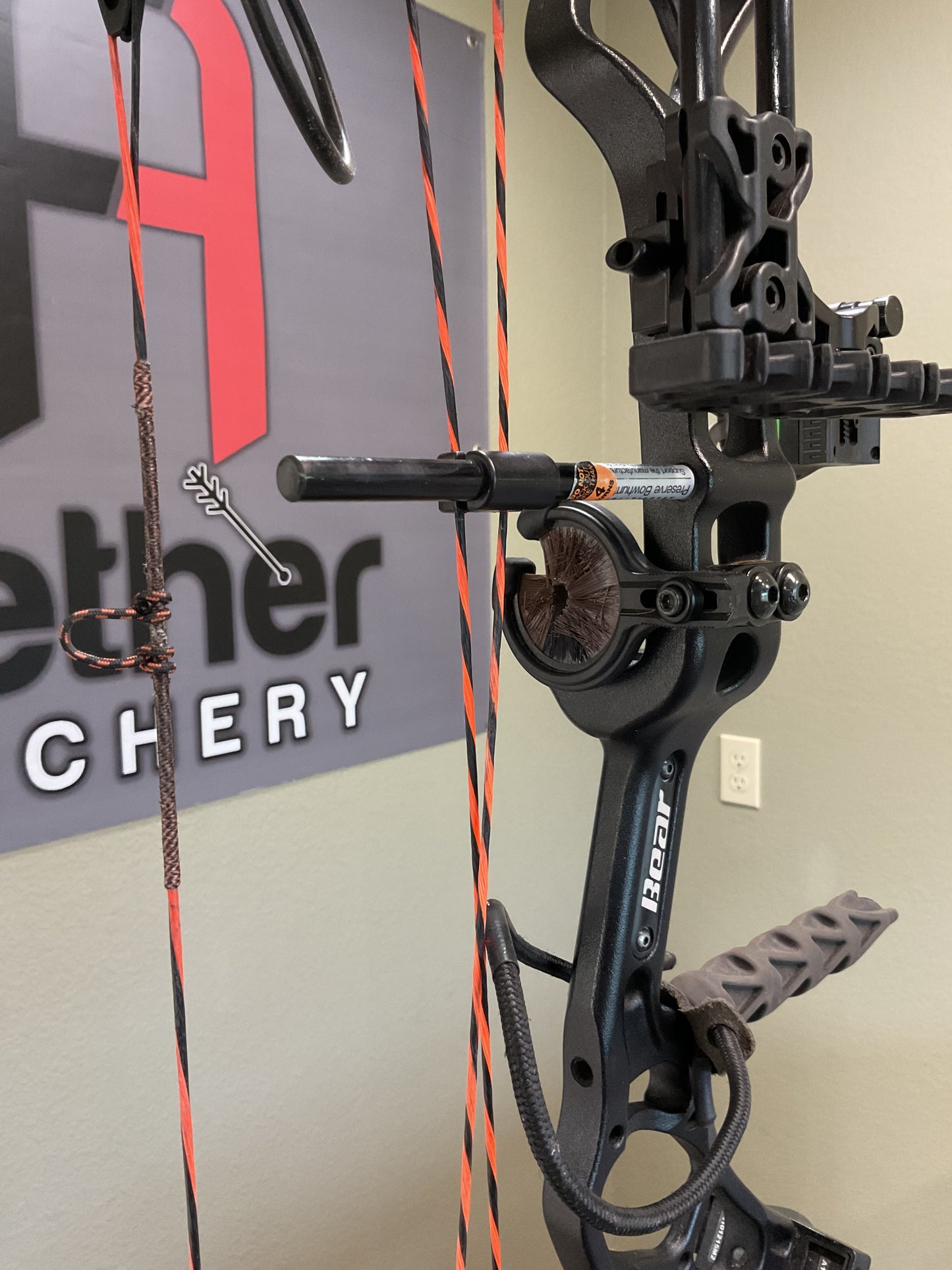 Bear Archery Threat RTH Compound Bow — 70lb RH