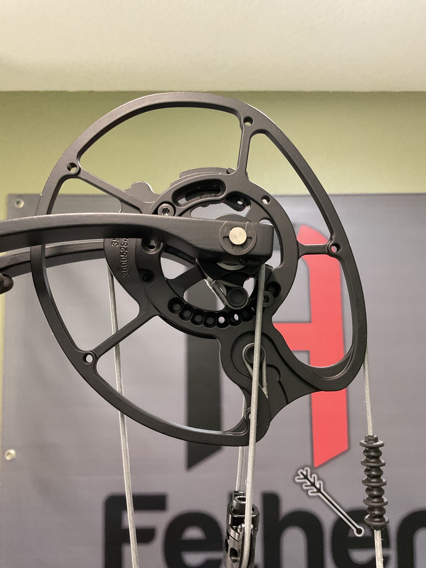 Elite Archery Varos Compound Bow – Used | Right Hand, 70lb, OD Green