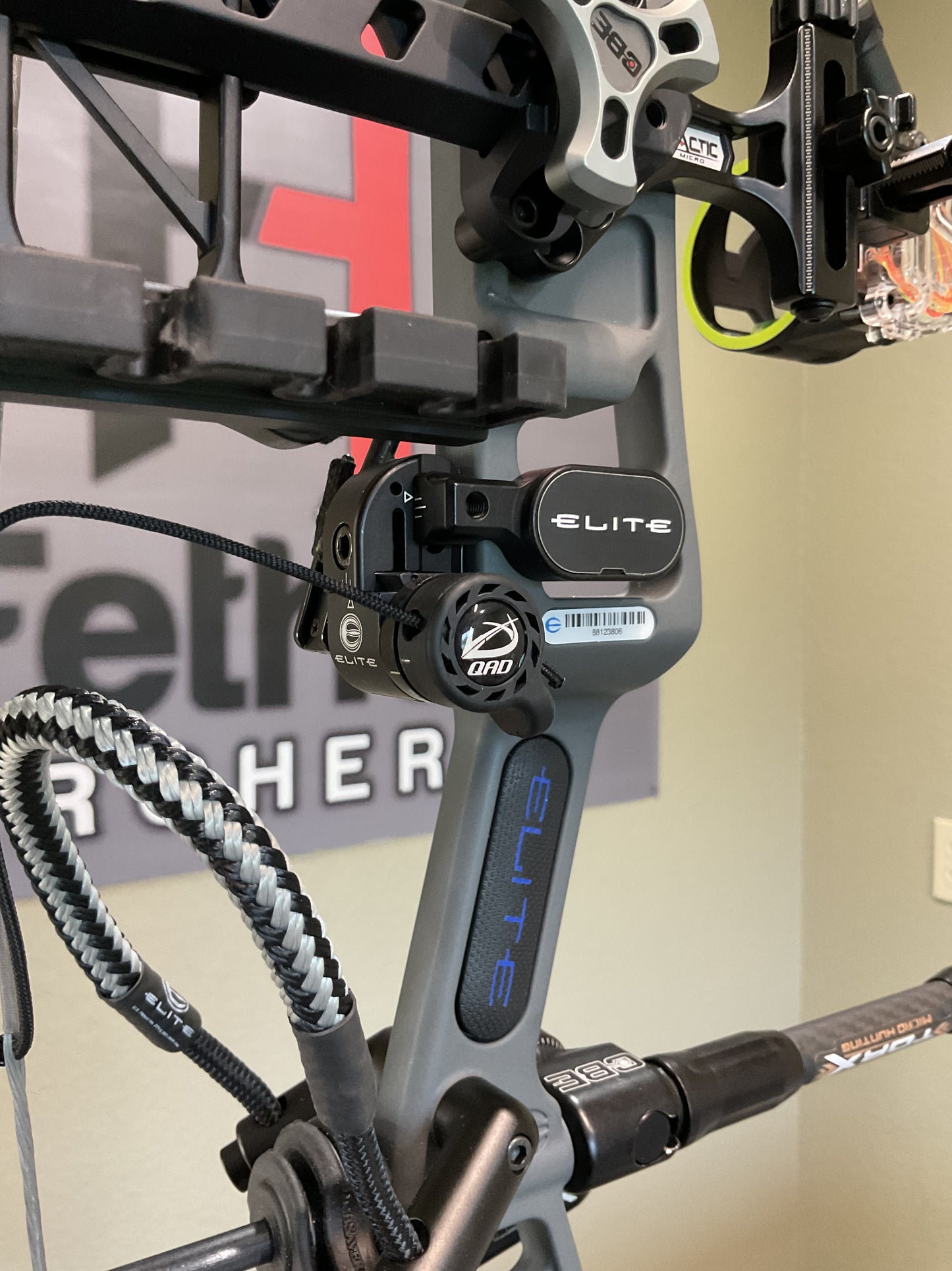 Elite Archery Emerse Compound Bow – Used | Right Hand, 60lb, Slate Gray