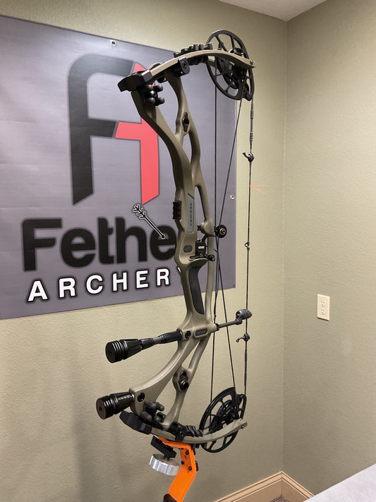 Hoyt Carbon RX-7 RH 65lb 28in DL Wilderness