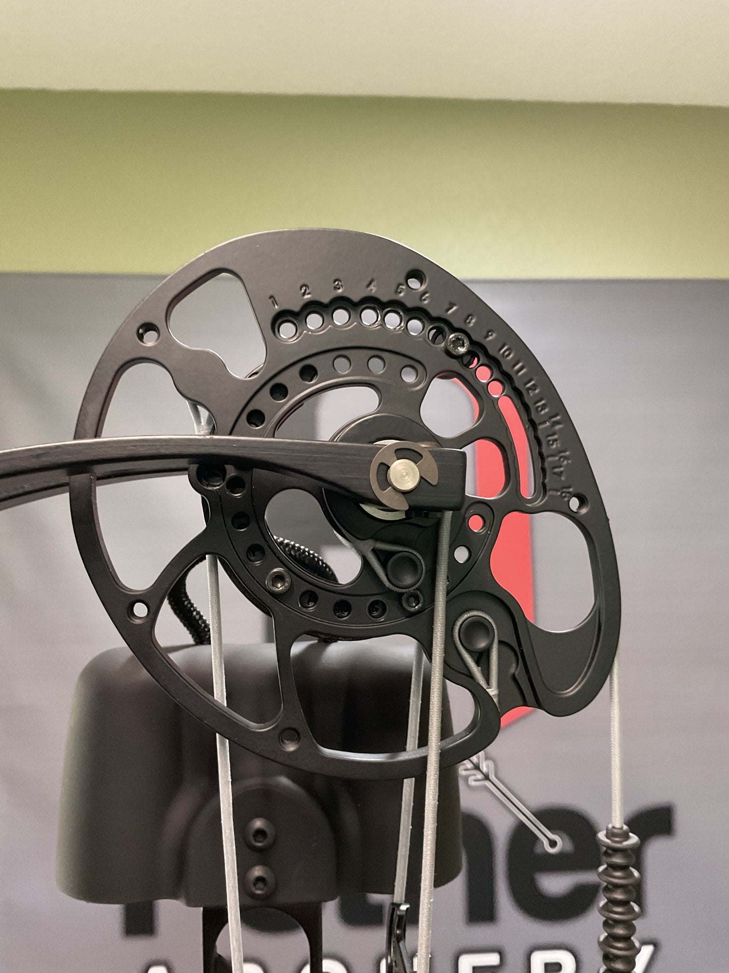 Elite Archery Emerse Compound Bow – Used | Right Hand, 60lb, Slate Gray