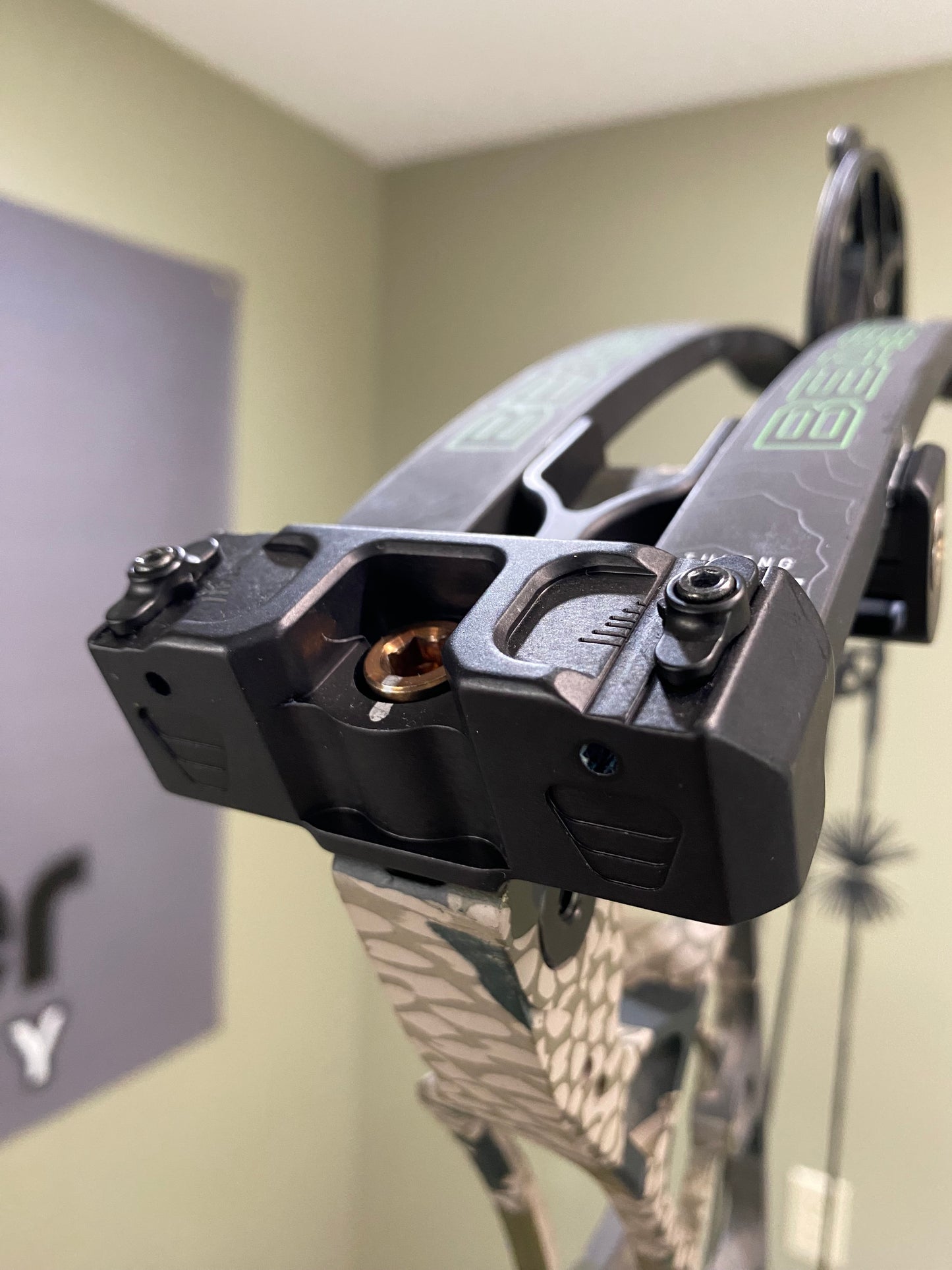 Hoyt AX90 Beast Compound Bow – Used | Right Hand, Kuiu Verde 2.0