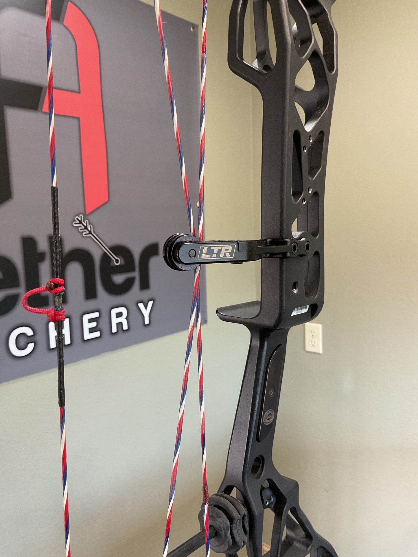 Elite Option-6 RH 70LB 29DL Black