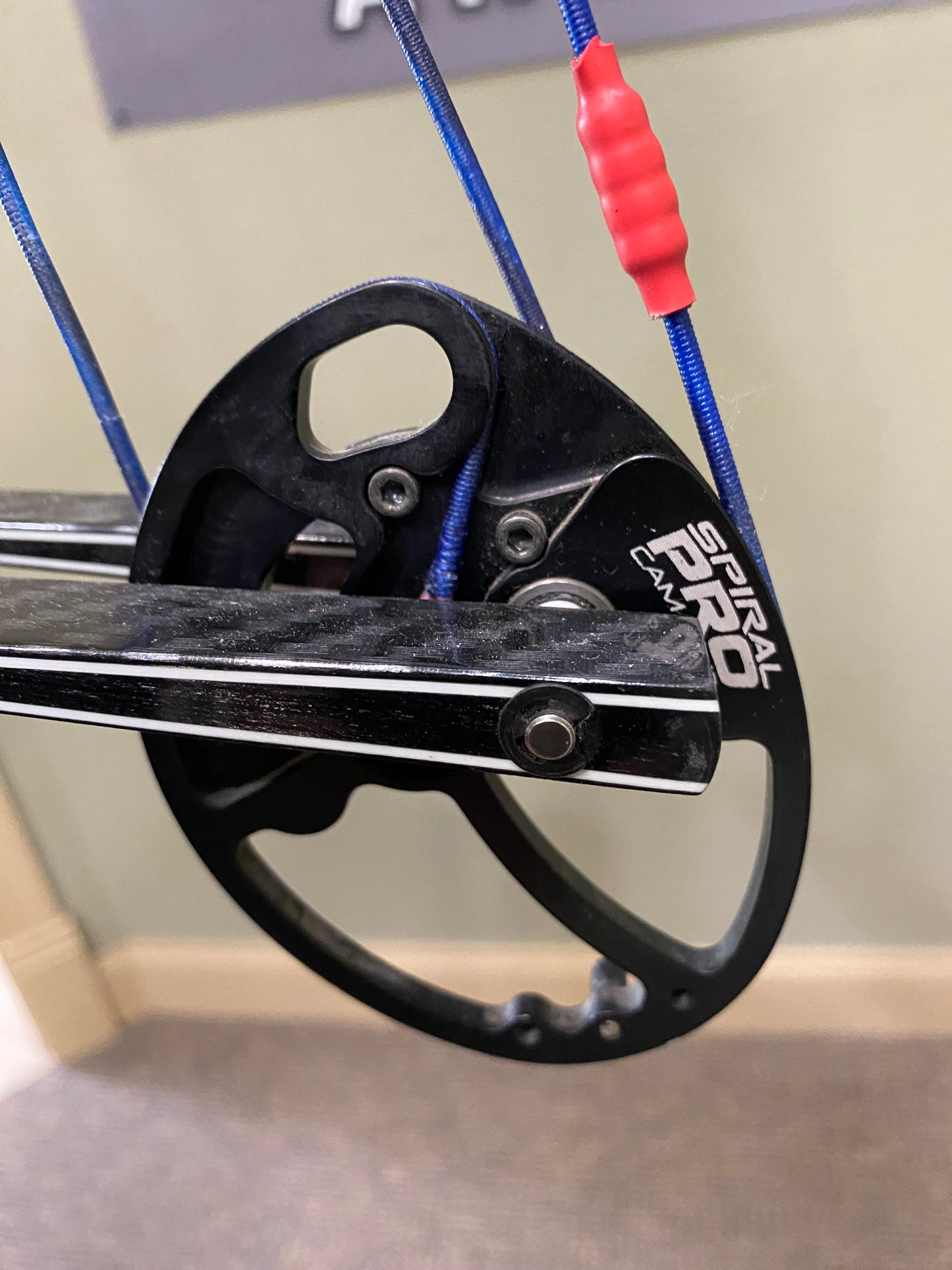Hoyt Podium X Elite 40 Compound Target Bow -  Right Hand, 60lb | Silver (Used)