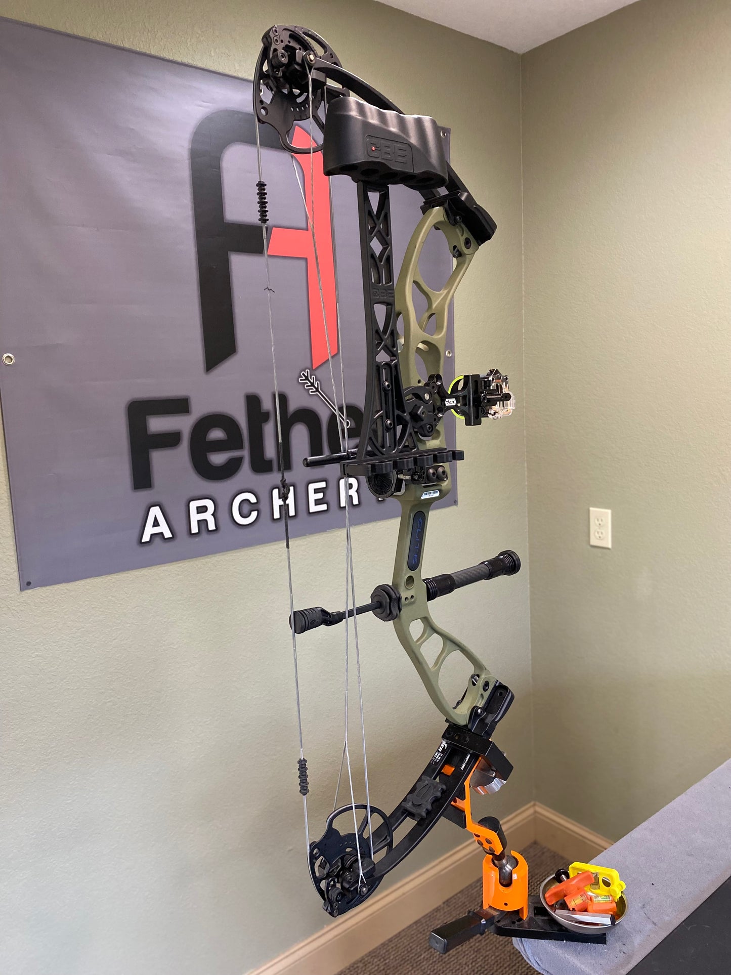 Elite Archery Ember RTS Compound Bow – Used | Right Hand, Outdoor Green