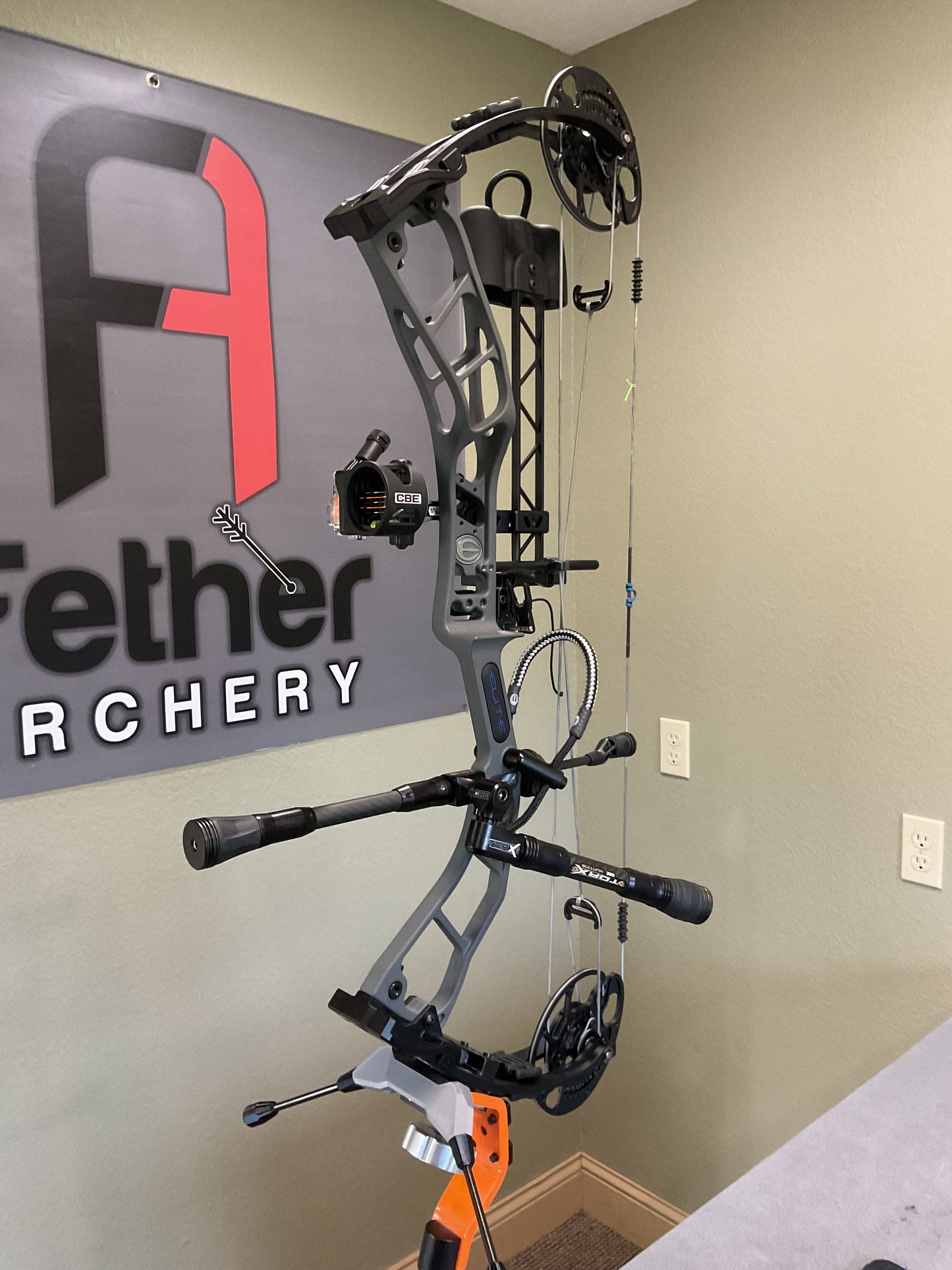 Elite Archery Emerse Compound Bow – Used | Right Hand, 60lb, Slate Gray