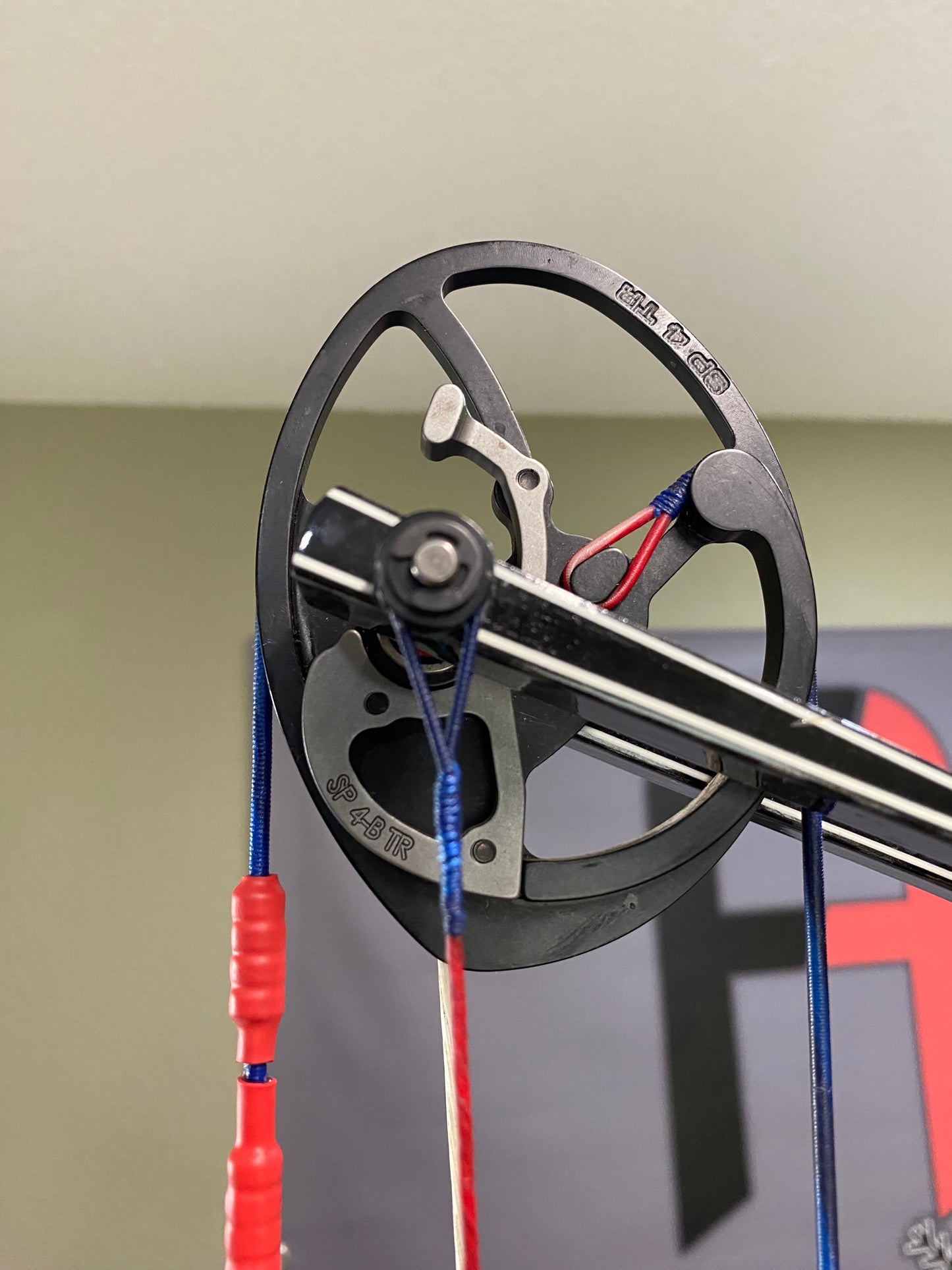 Hoyt Podium X Elite 40 Compound Target Bow -  Right Hand, 60lb | Silver (Used)