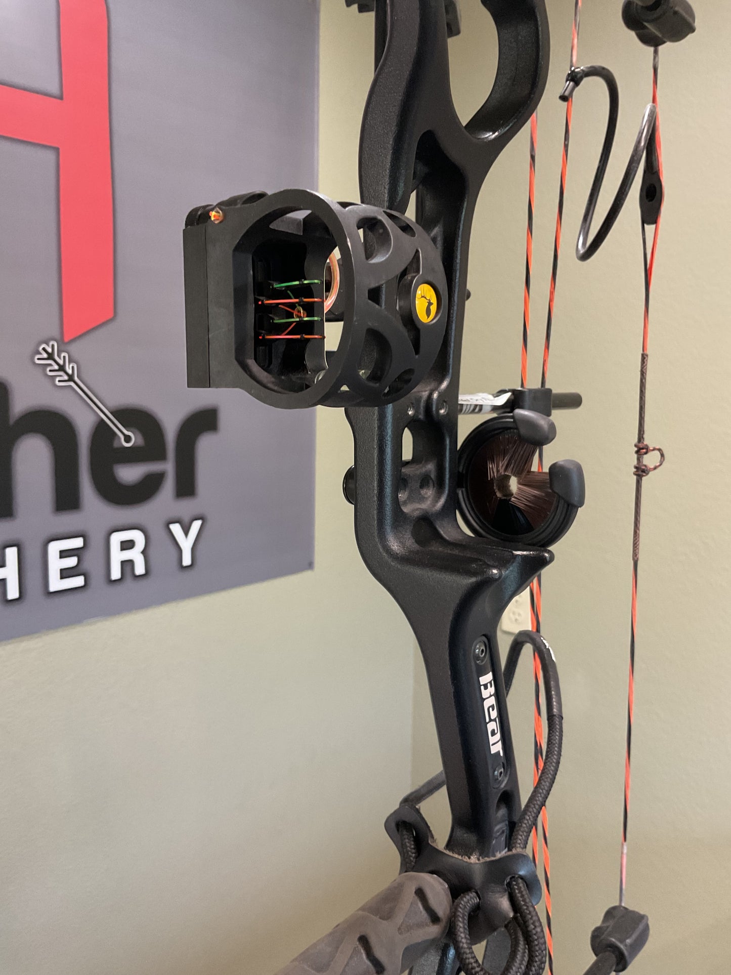 Bear Archery Threat RTH Compound Bow — 70lb RH