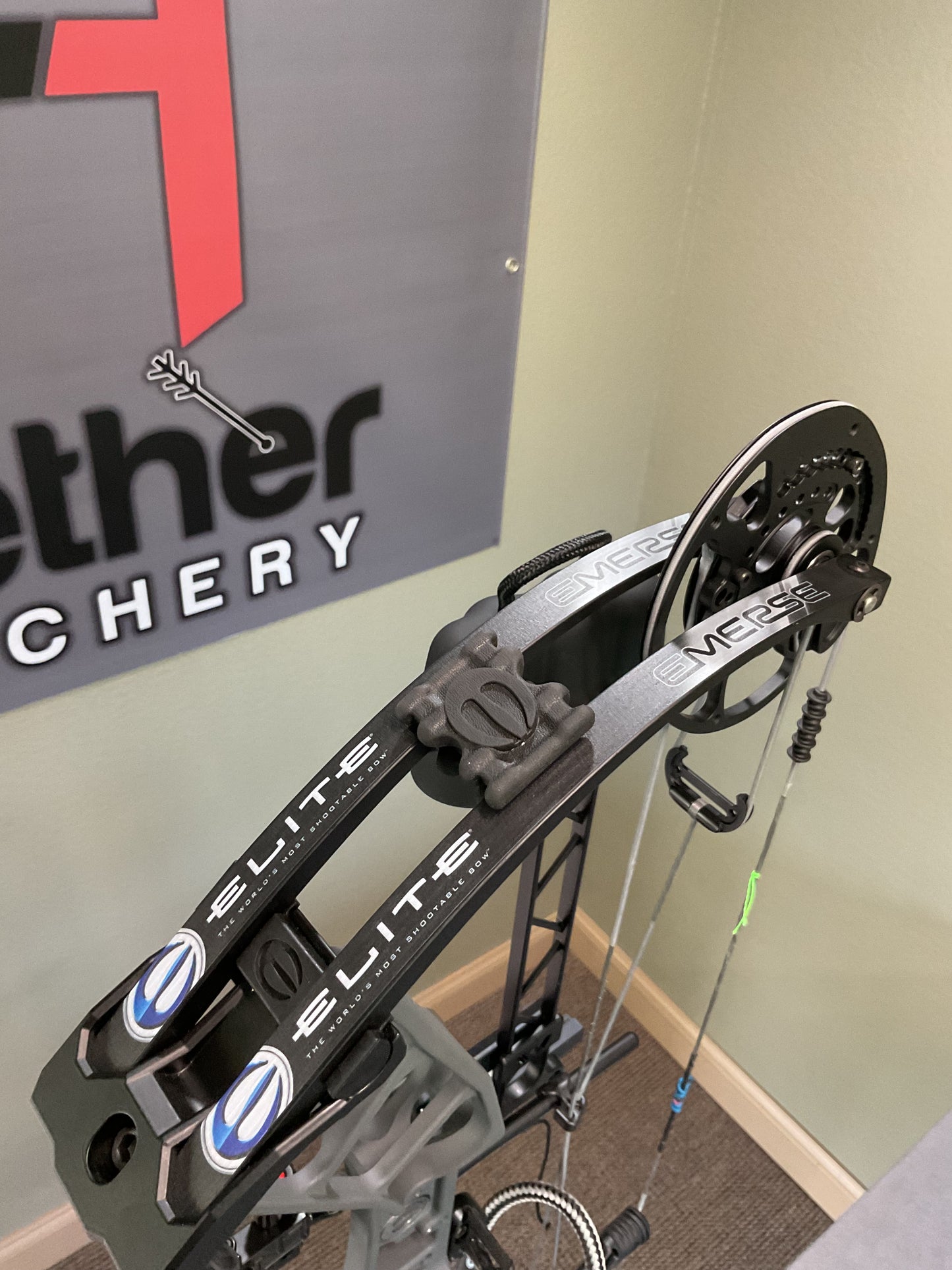 Elite Archery Emerse Compound Bow – Used | Right Hand, 60lb, Slate Gray
