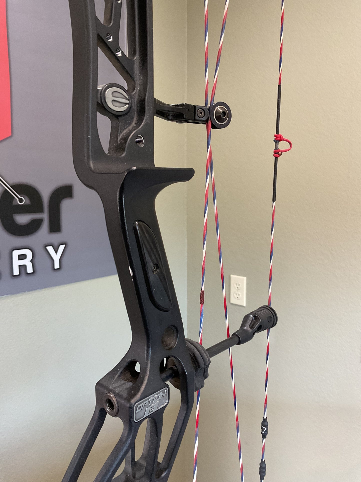 Elite Option-6 RH 70LB 29DL Black