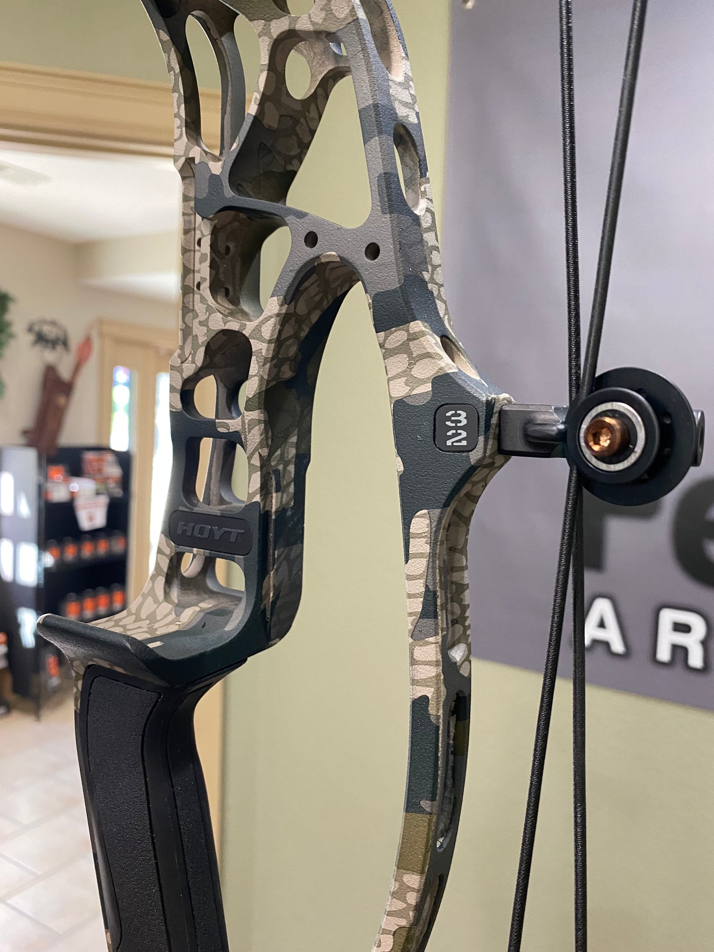 Hoyt AX90 Beast Compound Bow – Used | Right Hand, Kuiu Verde 2.0