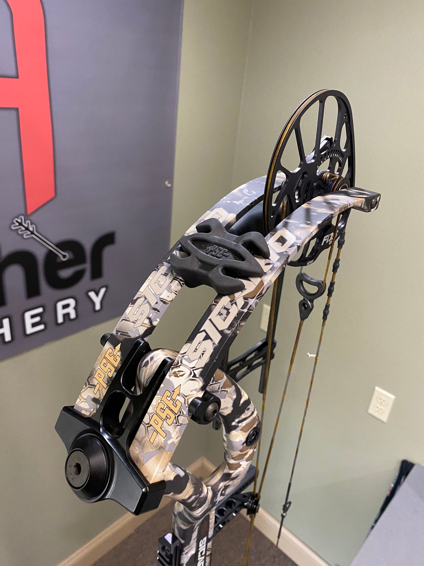 PSE Sicario FDS Compound Bow – Used | Right Hand, Kryptek Skyfall