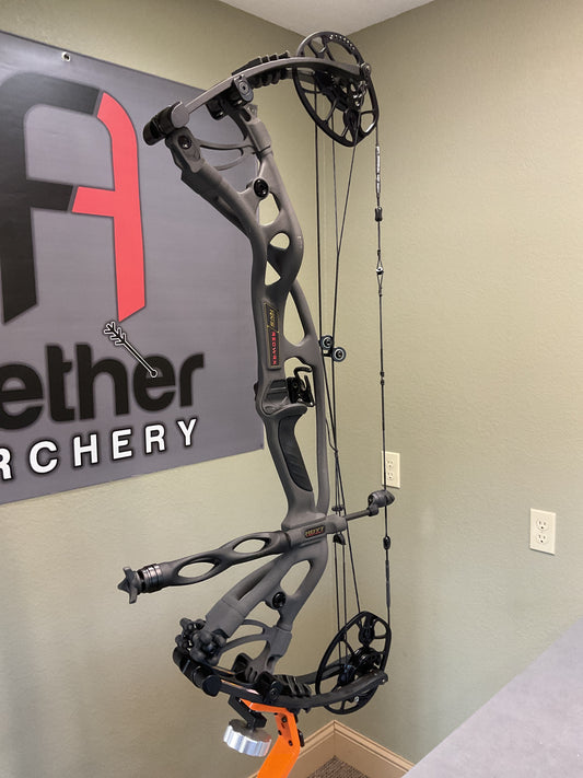 Hoyt RX-3 70Lb Right Hand DL 27"-30" Gray