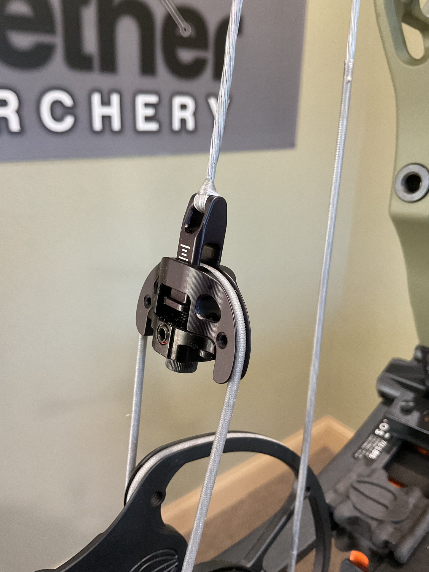 Elite Archery Varos Compound Bow – Used | Right Hand, 70lb, OD Green