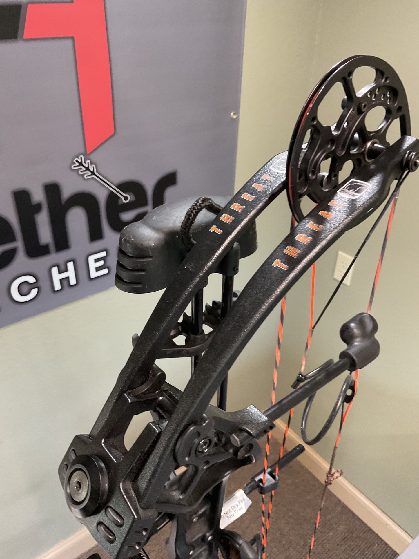 Bear Archery Threat RTH Compound Bow — 70lb RH