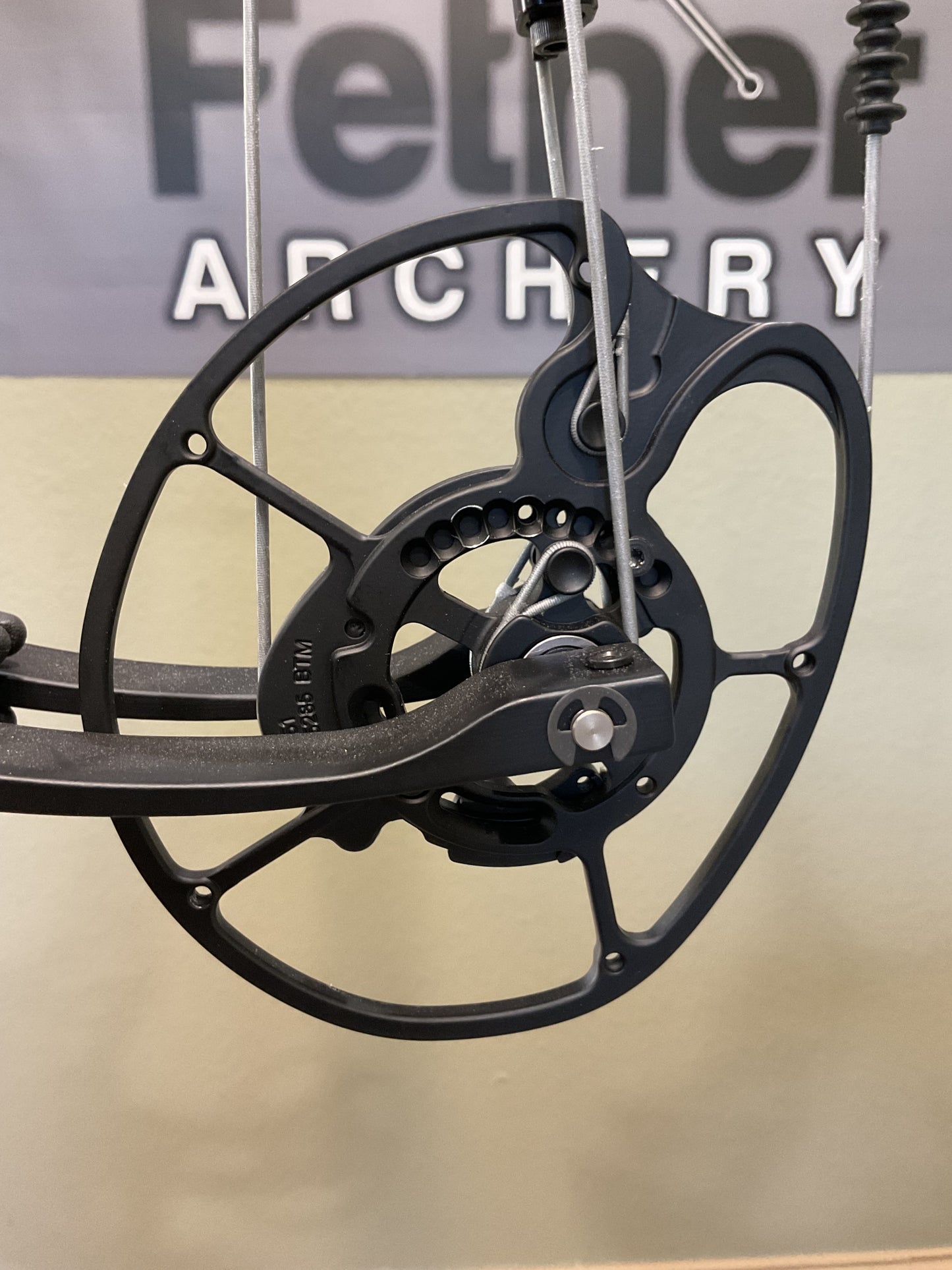 Elite Archery Varos Compound Bow – Used | Right Hand, 70lb, OD Green