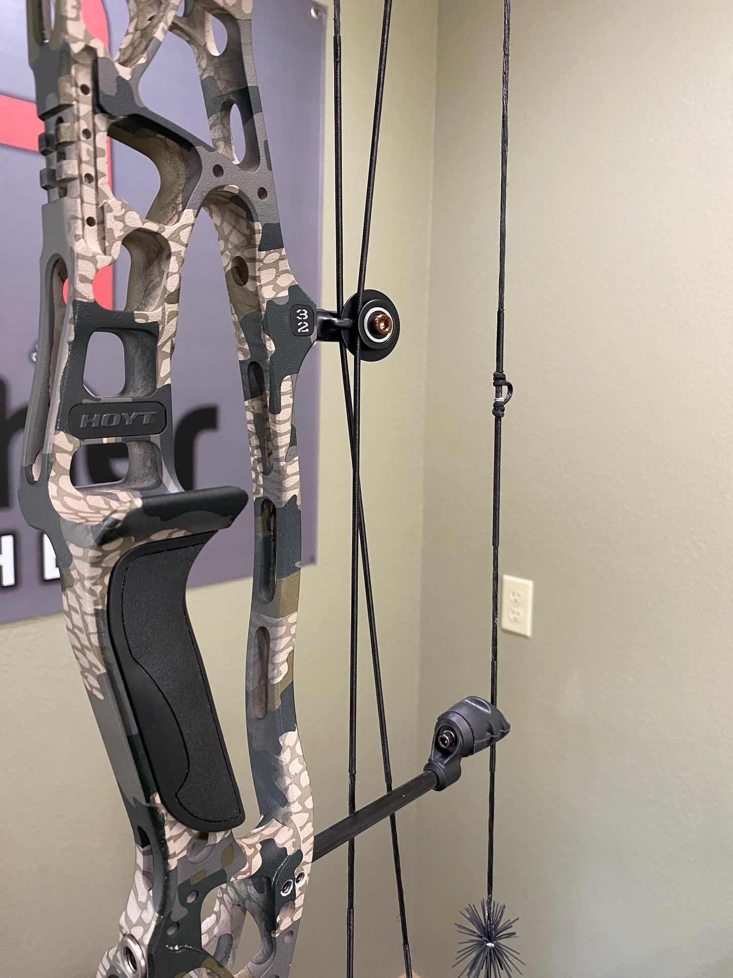 Hoyt AX90 Beast Compound Bow – Used | Right Hand, Kuiu Verde 2.0