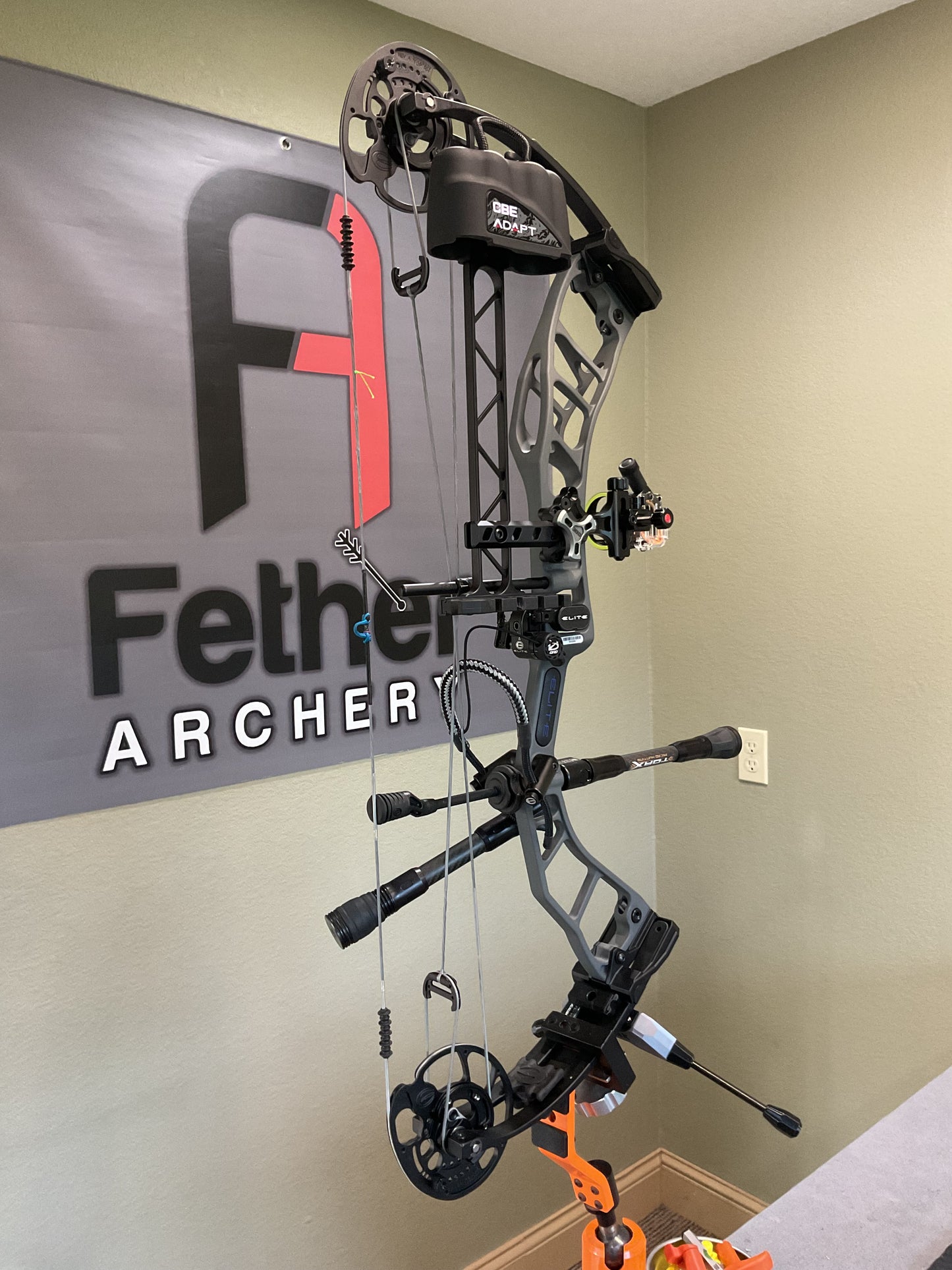 Elite Archery Emerse Compound Bow – Used | Right Hand, 60lb, Slate Gray