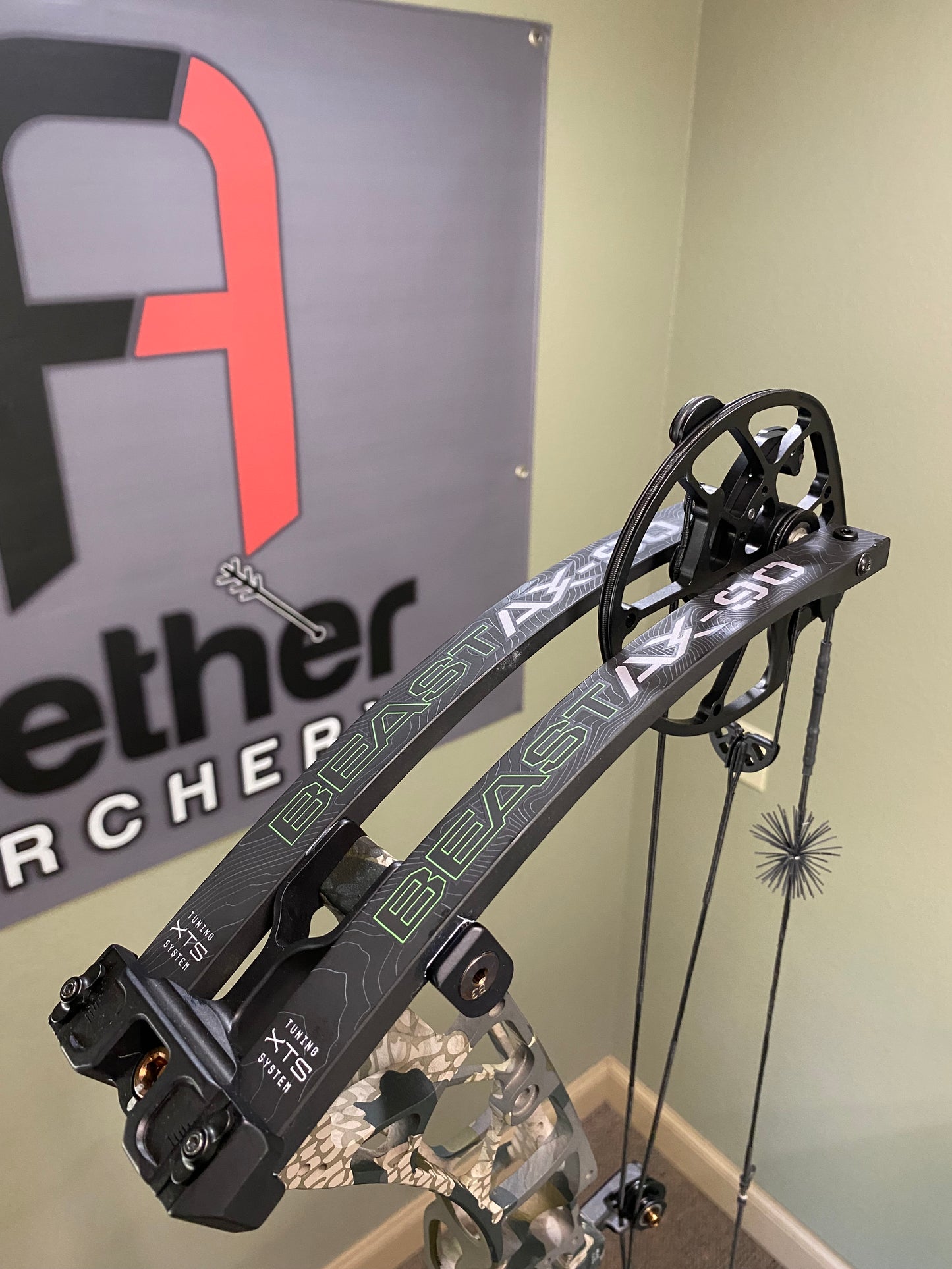 Hoyt AX90 Beast Compound Bow – Used | Right Hand, Kuiu Verde 2.0