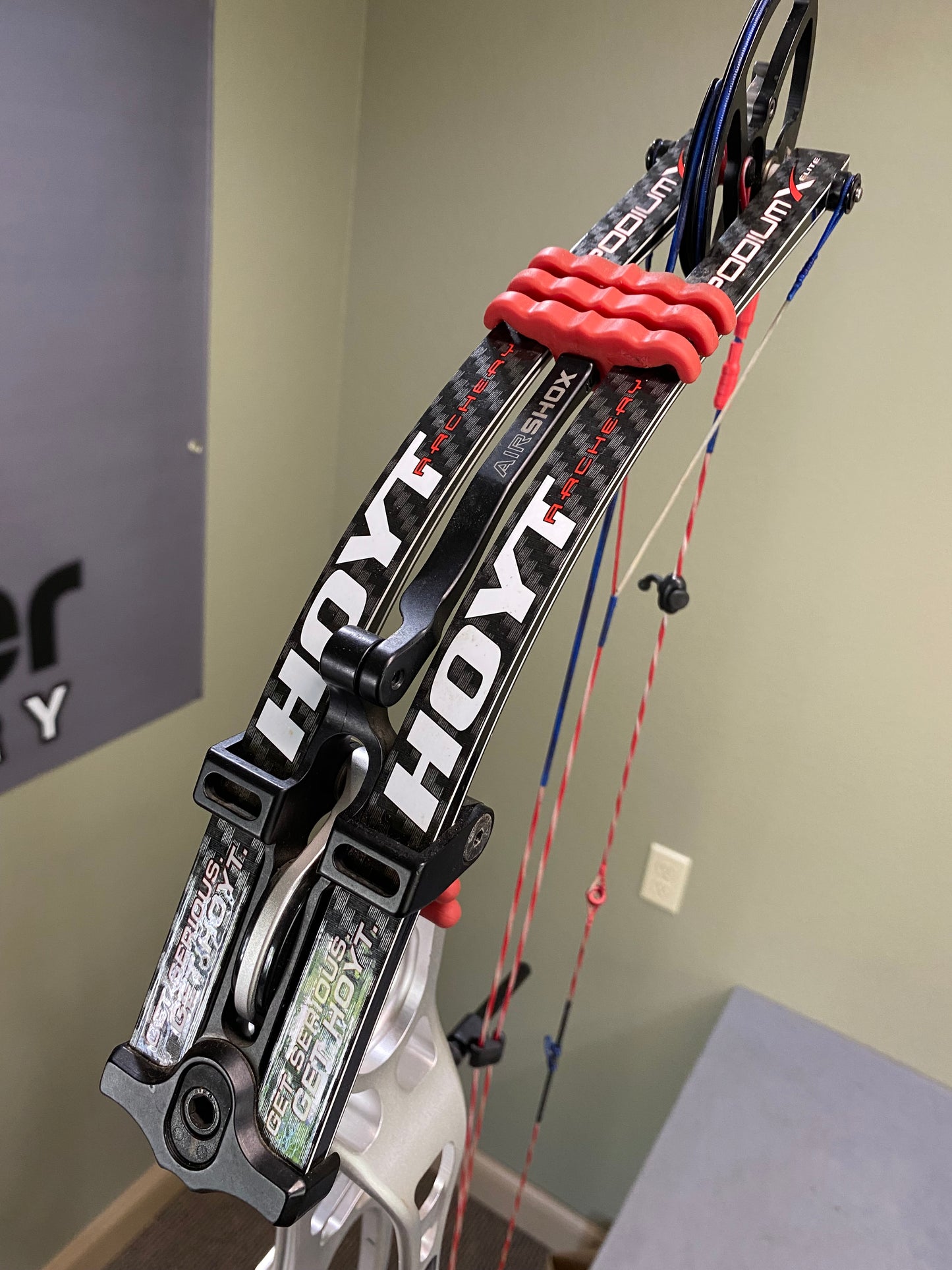 Hoyt Podium X Elite 40 Compound Target Bow -  Right Hand, 60lb | Silver (Used)