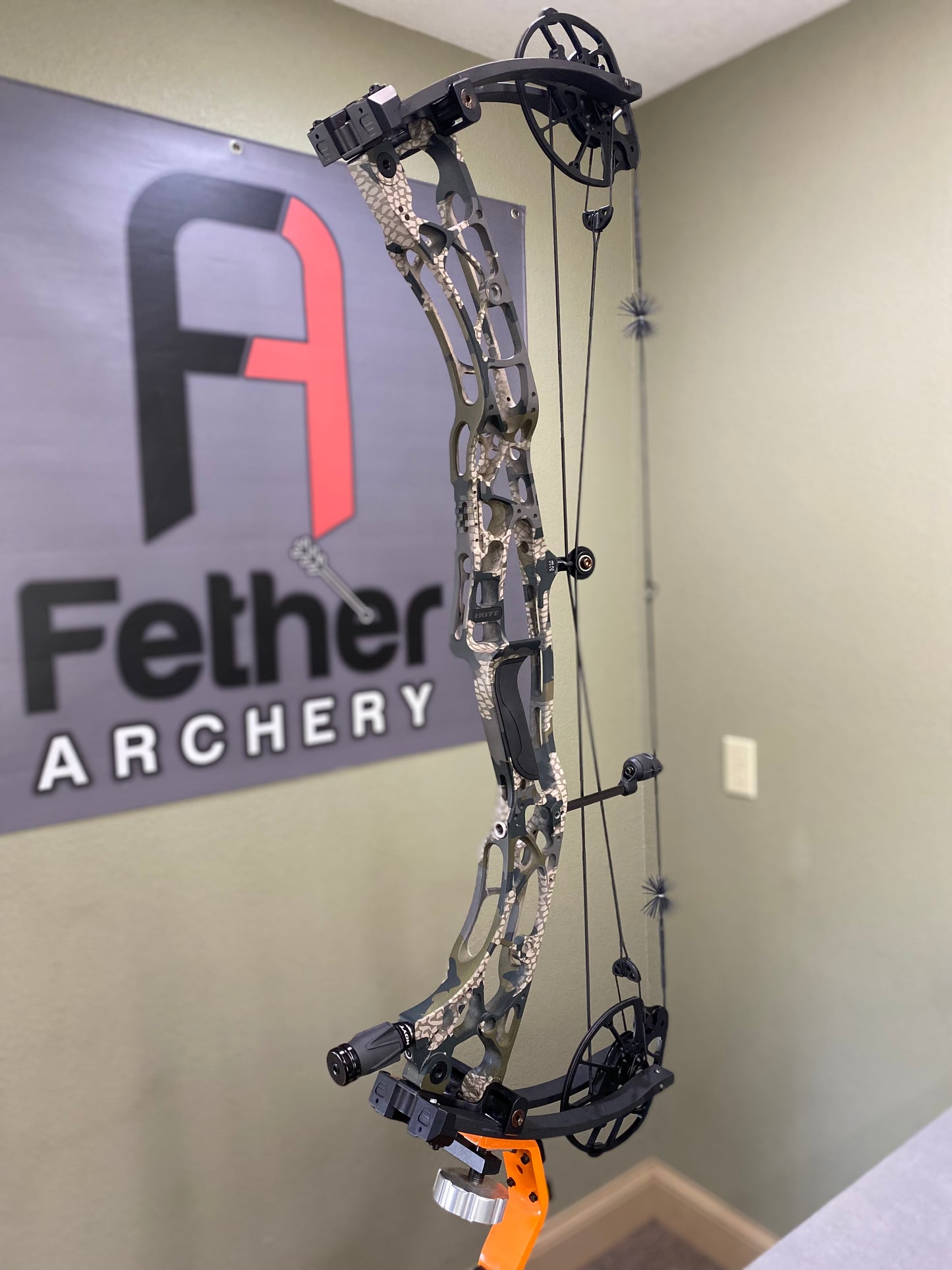 Hoyt AX90 Beast Compound Bow – Used | Right Hand, Kuiu Verde 2.0