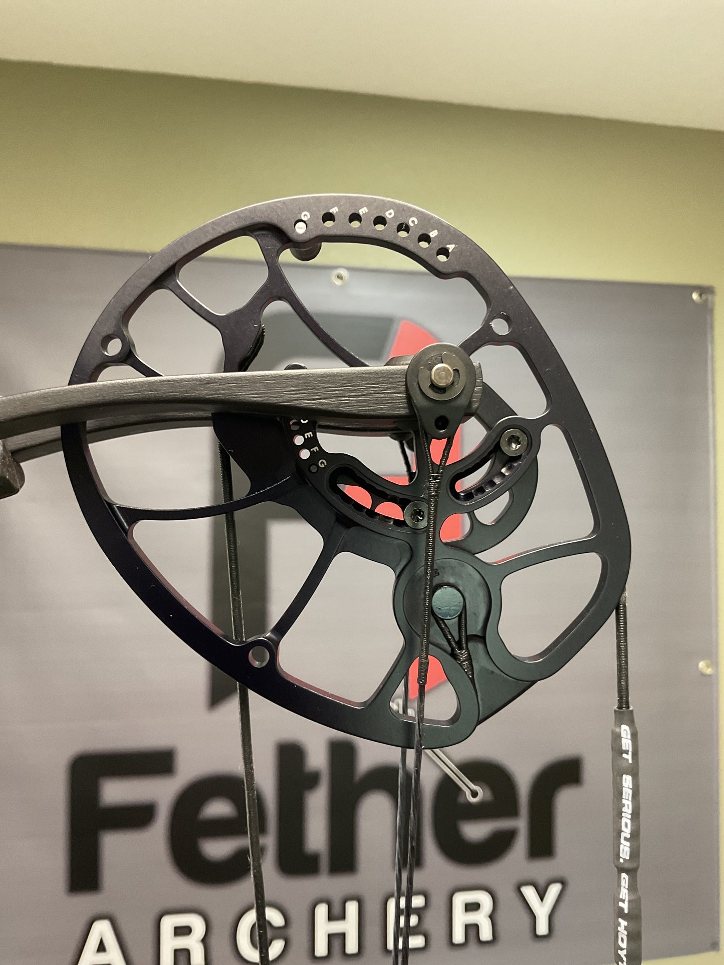 Hoyt RX-3 70Lb Right Hand DL 27"-30" Gray