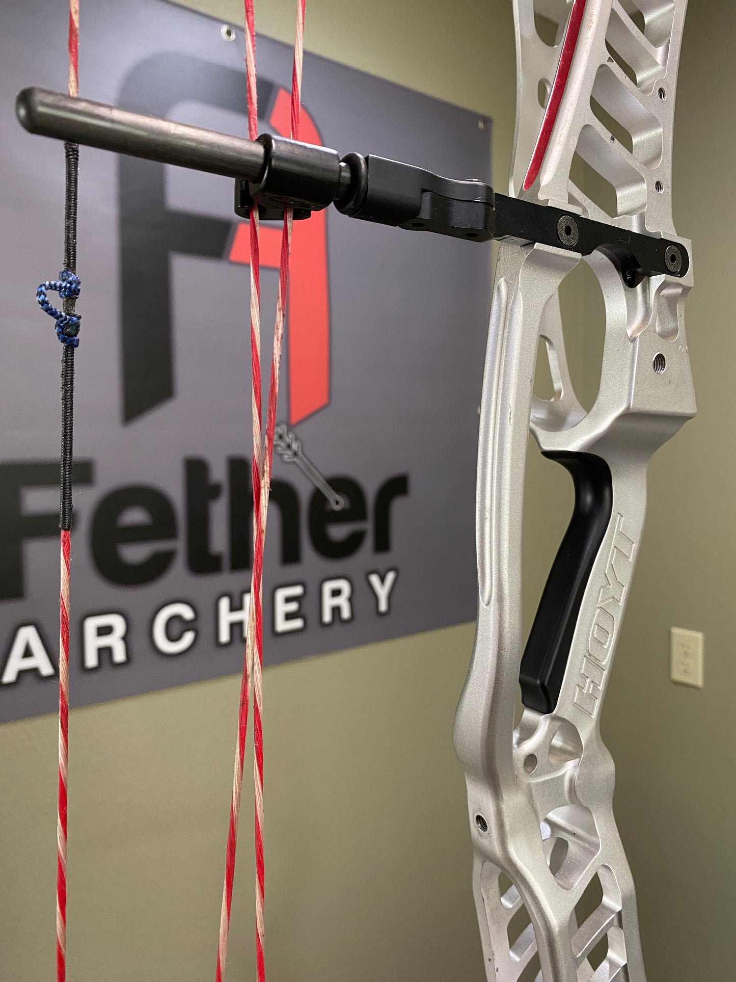 Hoyt Podium X Elite 40 Compound Target Bow -  Right Hand, 60lb | Silver (Used)