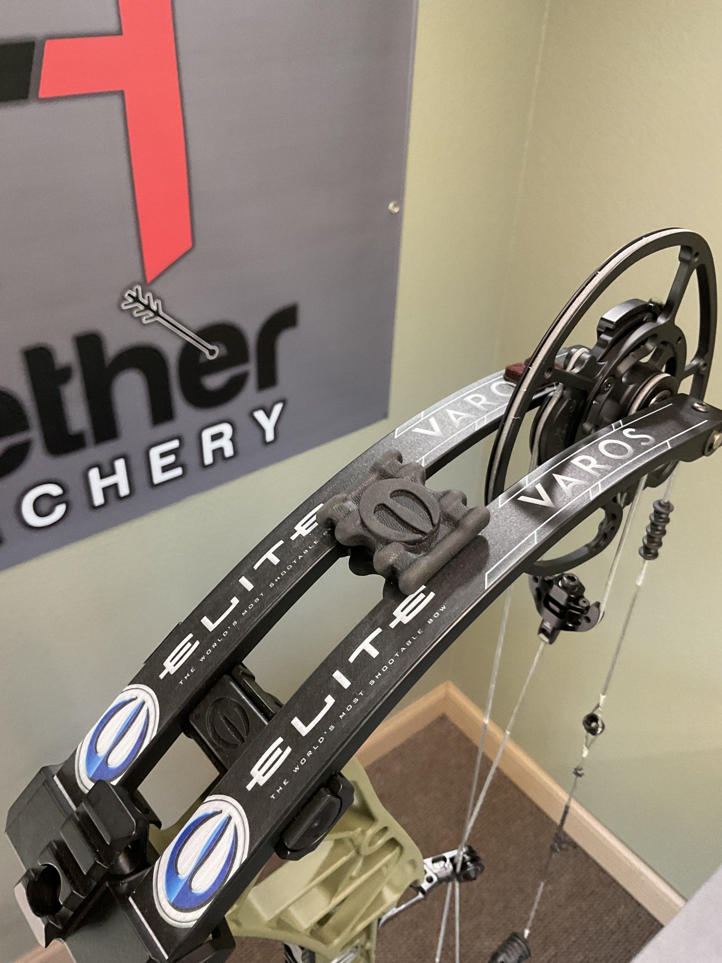 Elite Archery Varos Compound Bow – Used | Right Hand, 70lb, OD Green