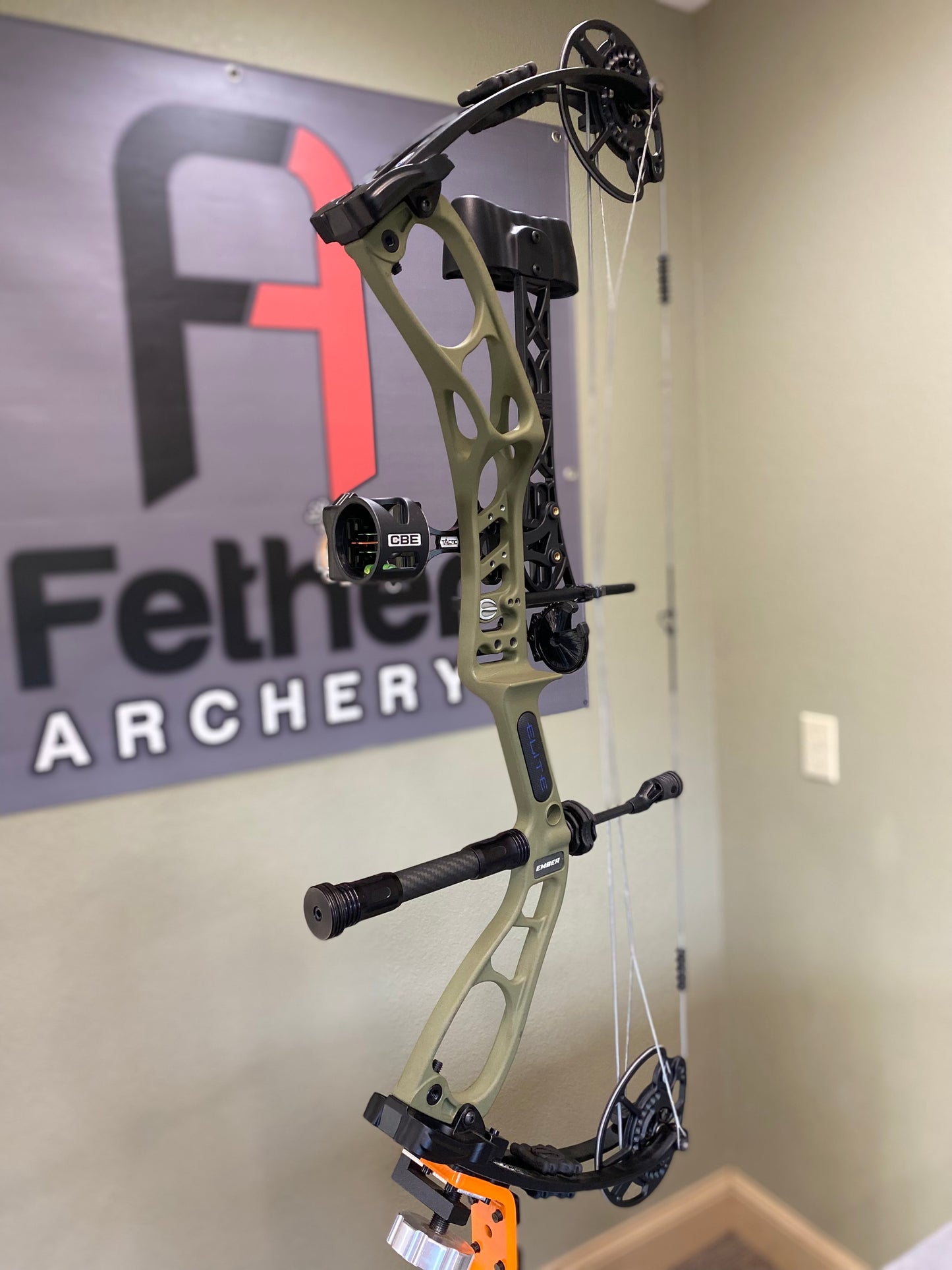 Elite Archery Ember RTS Compound Bow – Used | Right Hand, Outdoor Green