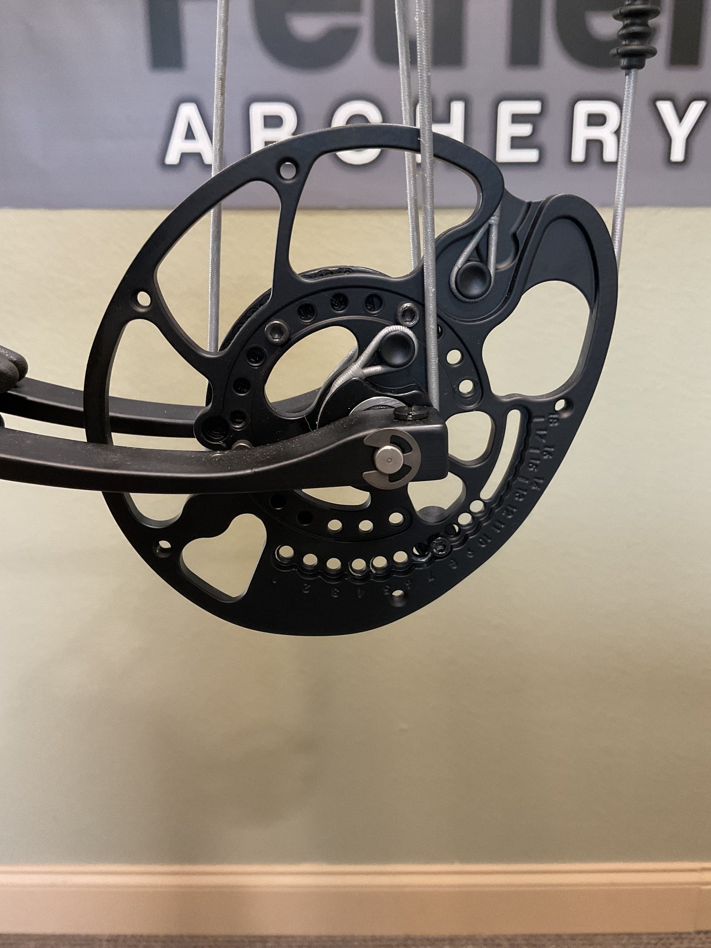 Elite Archery Emerse Compound Bow – Used | Right Hand, 60lb, Slate Gray