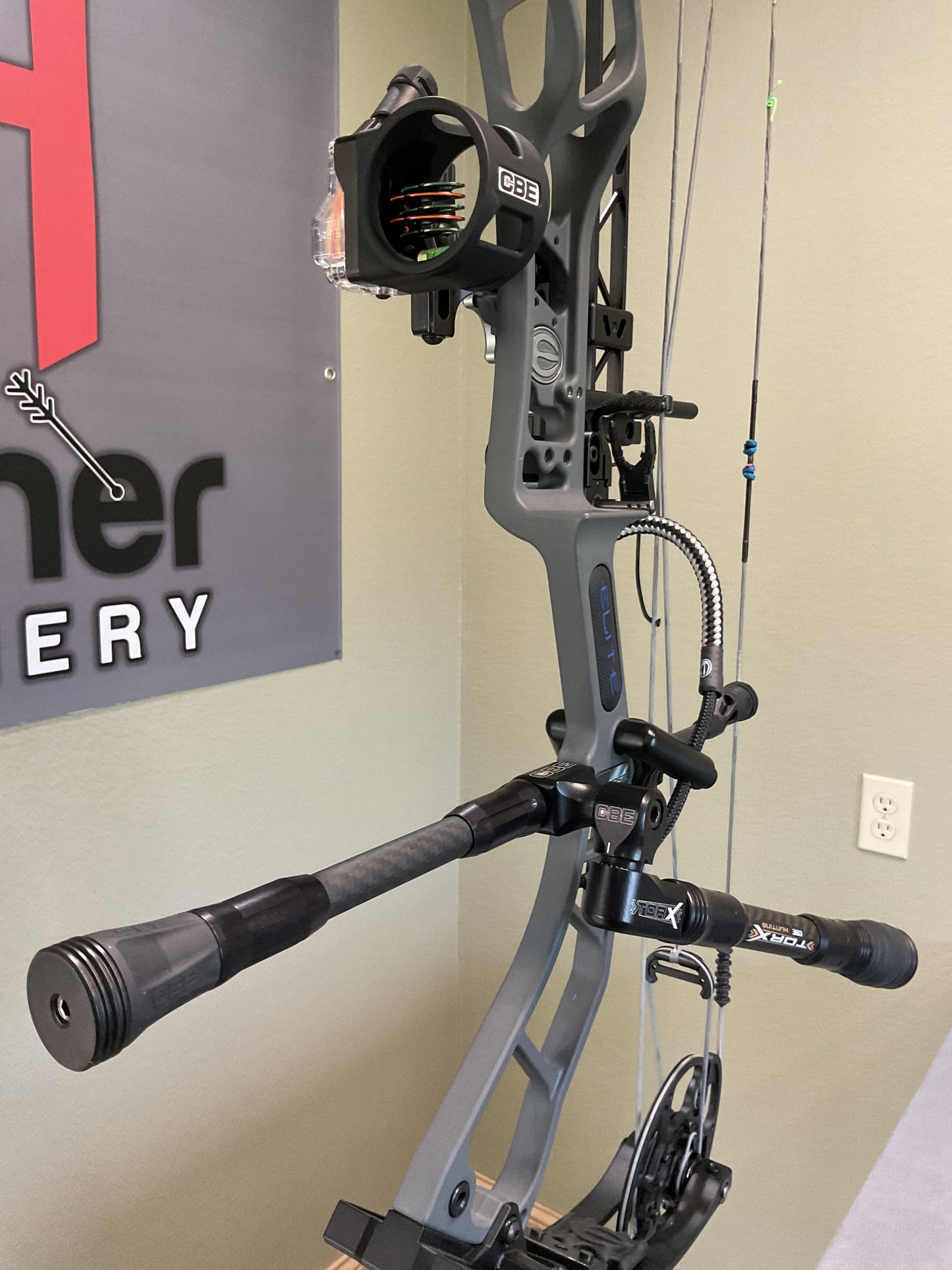 Elite Archery Emerse Compound Bow – Used | Right Hand, 60lb, Slate Gray