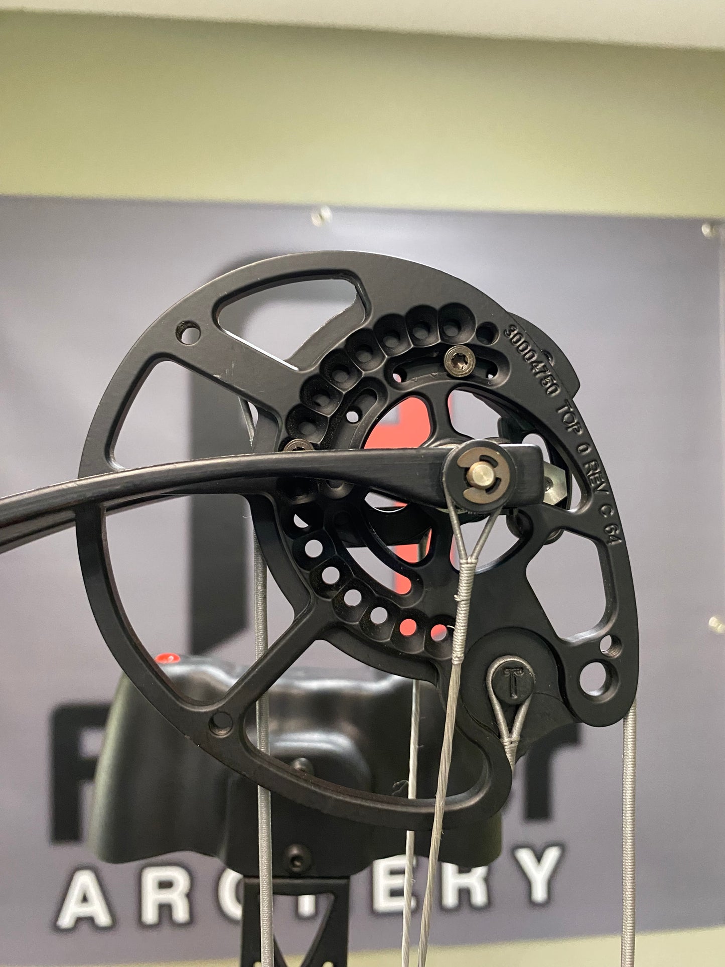 Elite Archery Ember RTS Compound Bow – Used | Right Hand, Outdoor Green