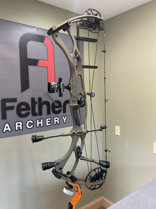 Hoyt RX8 Ultra Package RH 70lb Wilderness (Used)