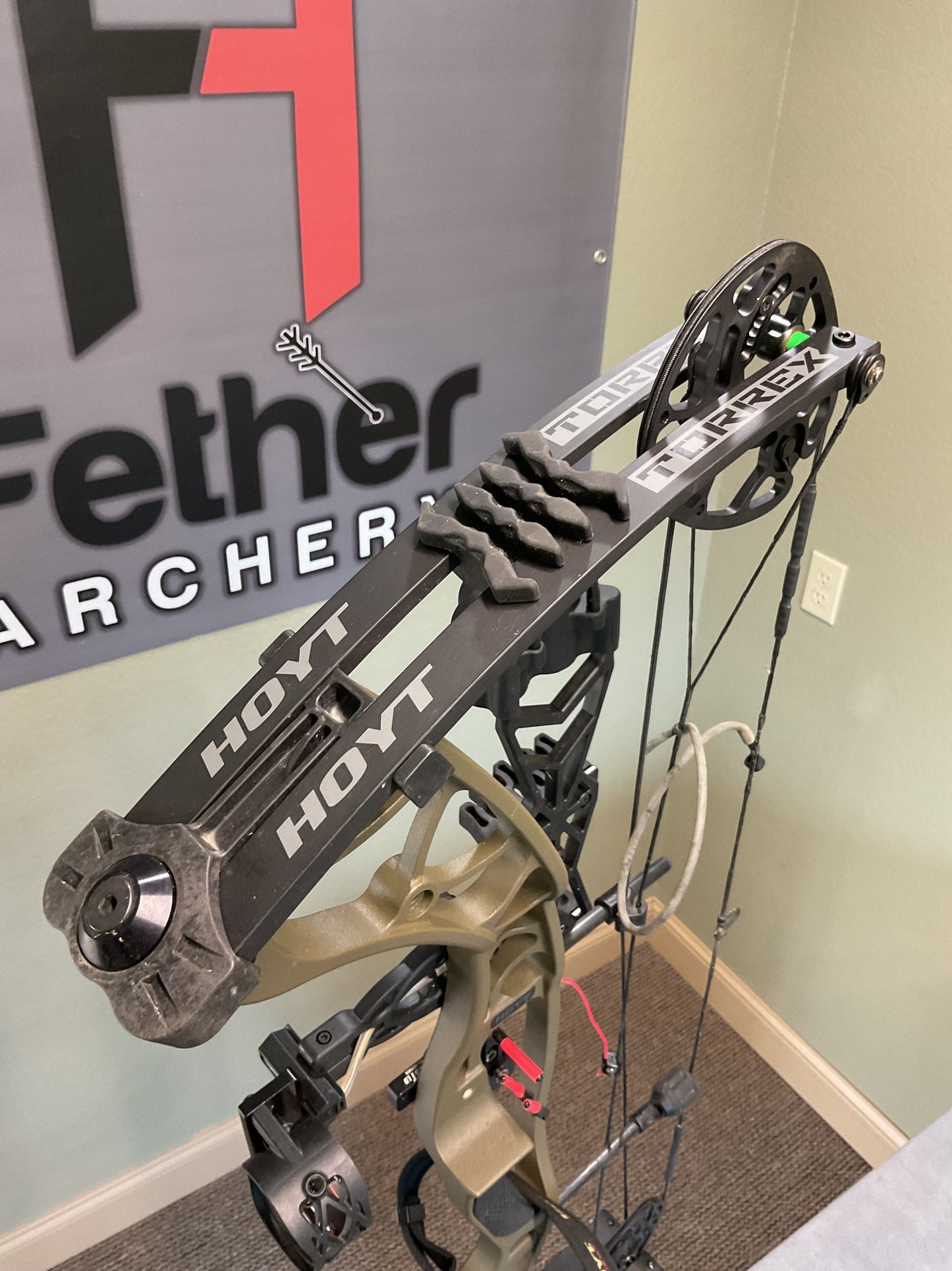 Hoyt Torrex 70Lb RH Right Hand 26-30in DL Wilderness Green (Used)
