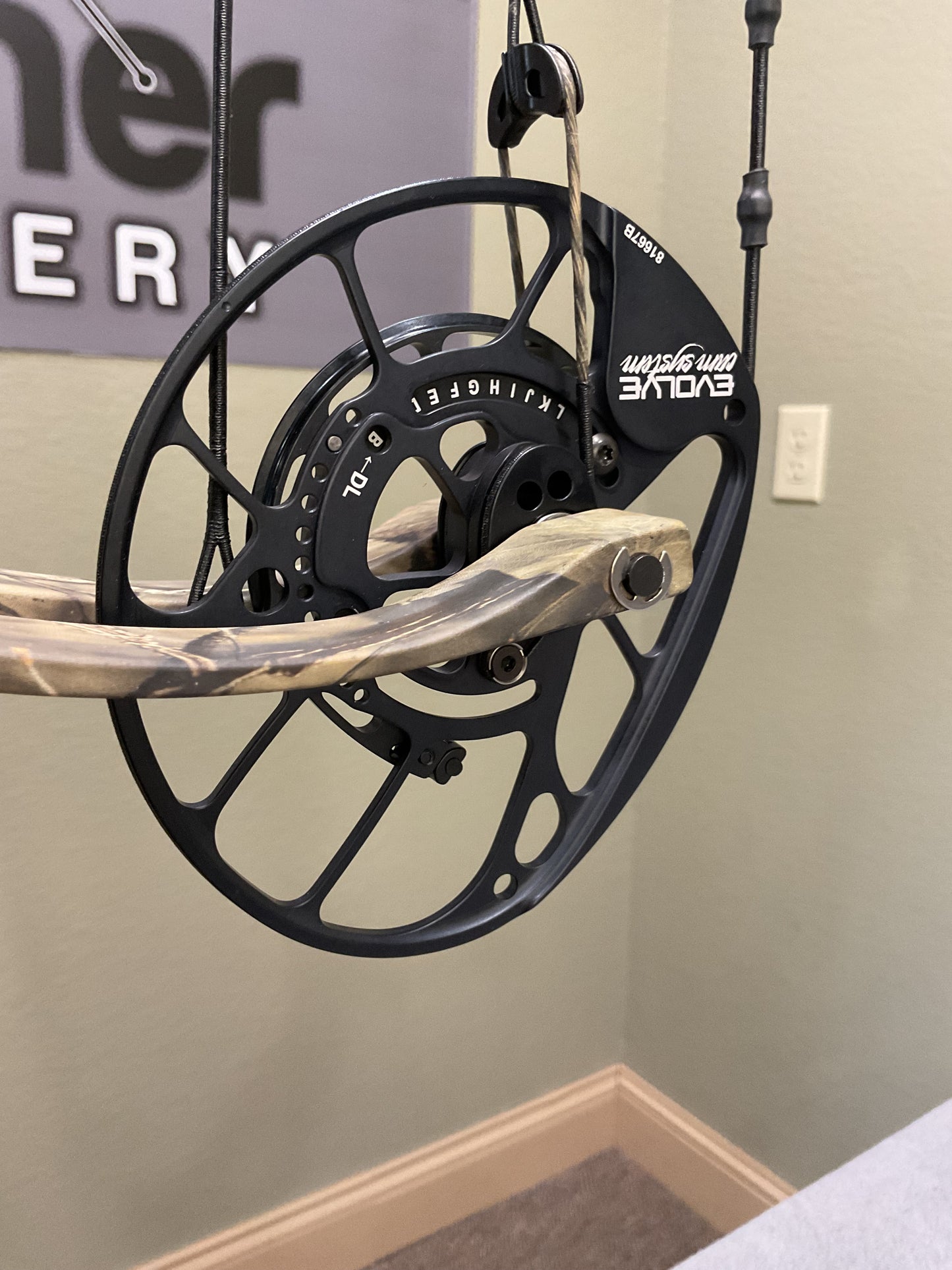 PSE Carbon Air® Stealth Mach 1 RH 60lb 25-30.5 DL Mossy Oak