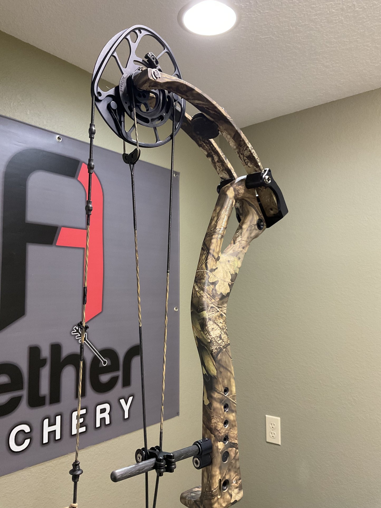 PSE Carbon Air® Stealth Mach 1 RH 60lb 25-30.5 DL Mossy Oak
